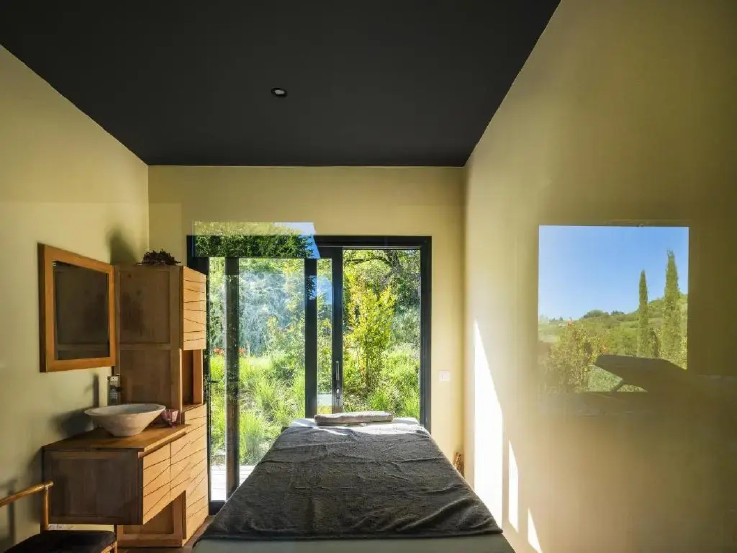 Studio avec piscine partagee jardin clos et wifi a Forcalquier