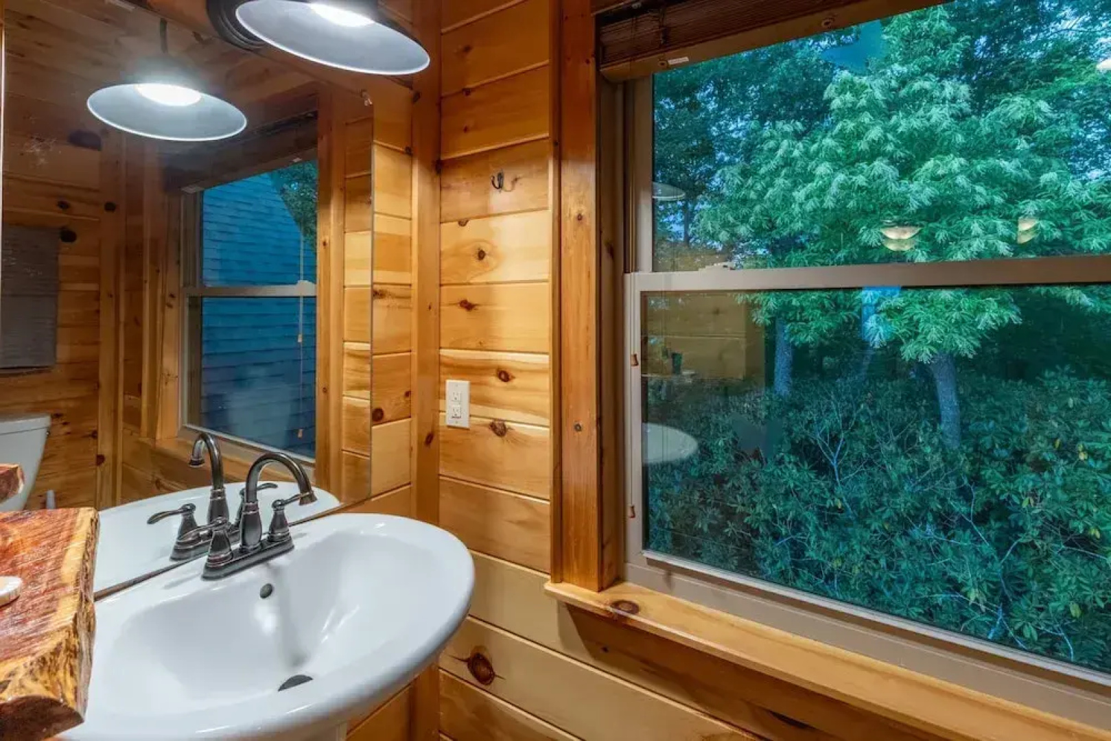 Luxury 4200 Sqft Log Cabin on 50 Acres Sleeps 16