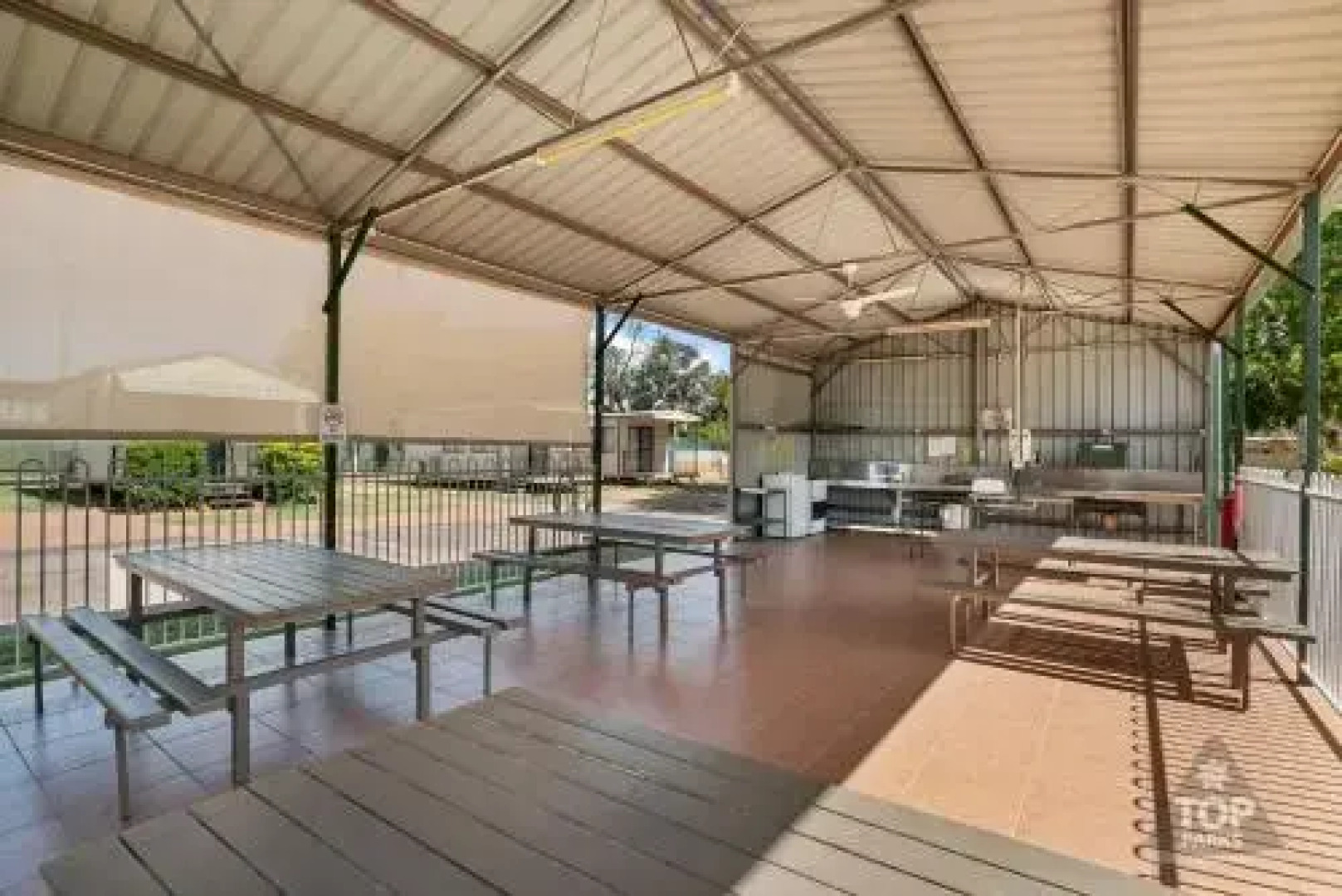 Sunset Top Tourist Park