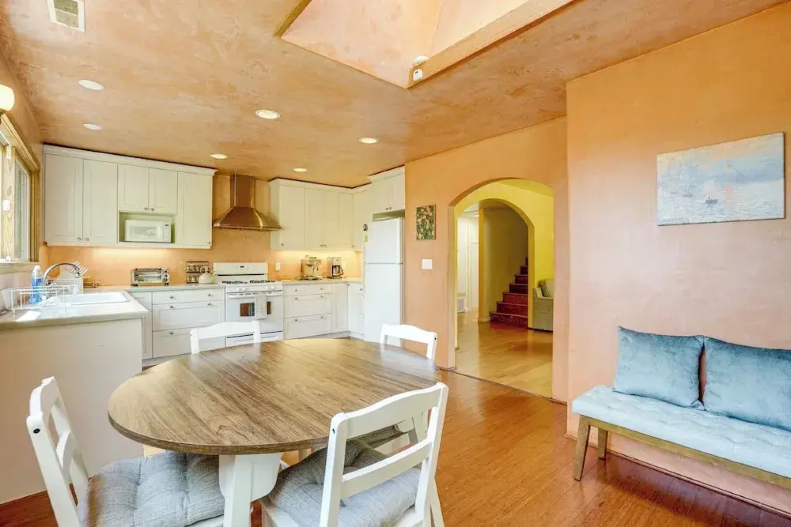 Near Golf, Trails & Parks: Lush Pinole Retreat