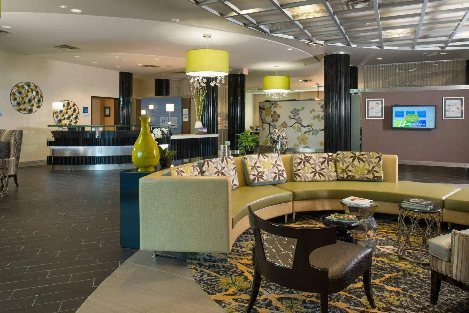 Holiday Inn Express & Suites North Kansas City by IHG