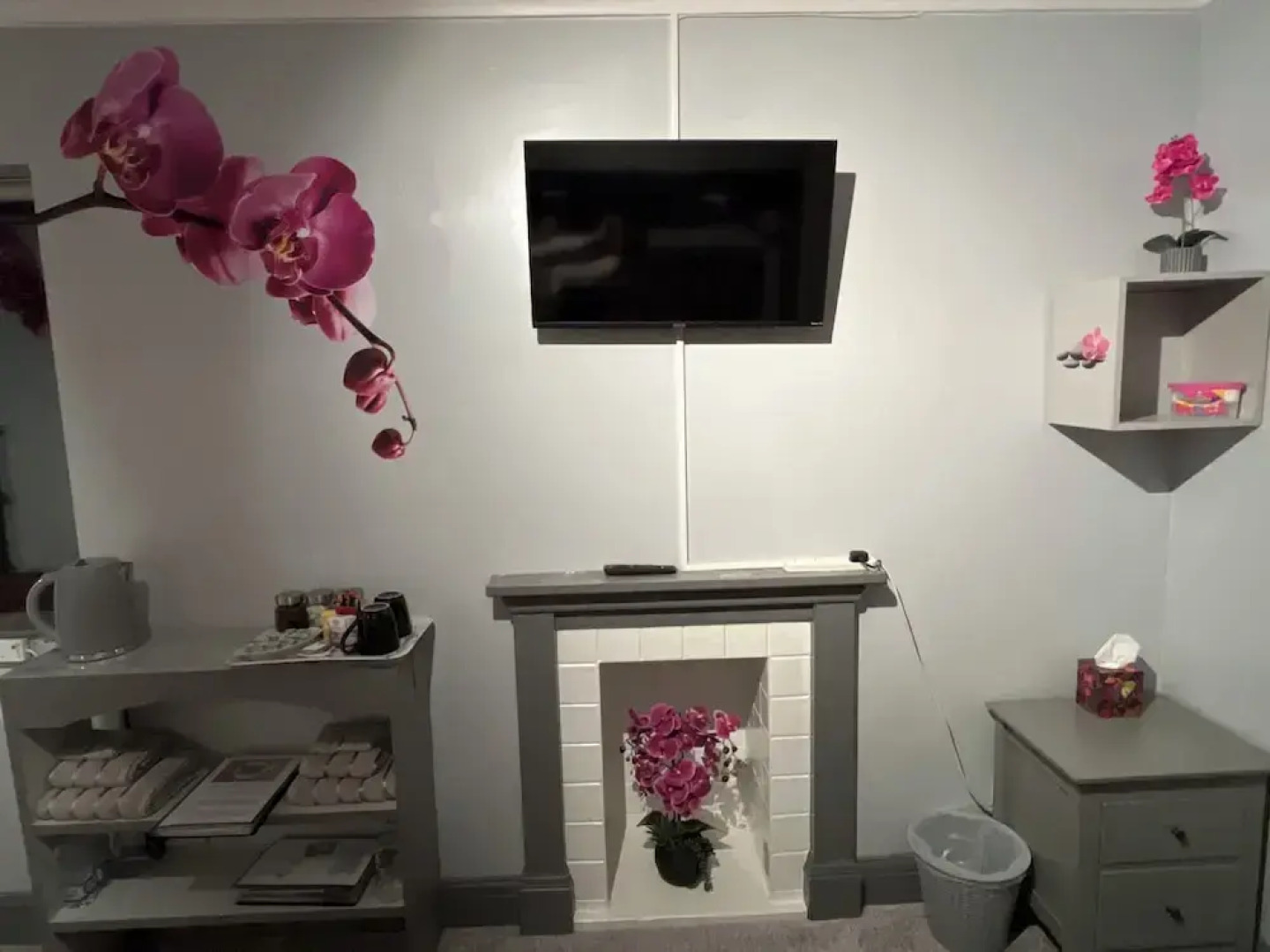 WILLOW RIDGE - a large country house with 3 rental rooms