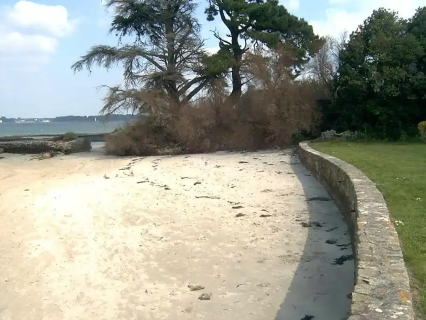 Studio in Locmariaquer, With Wonderful sea View and Enclosed Garden