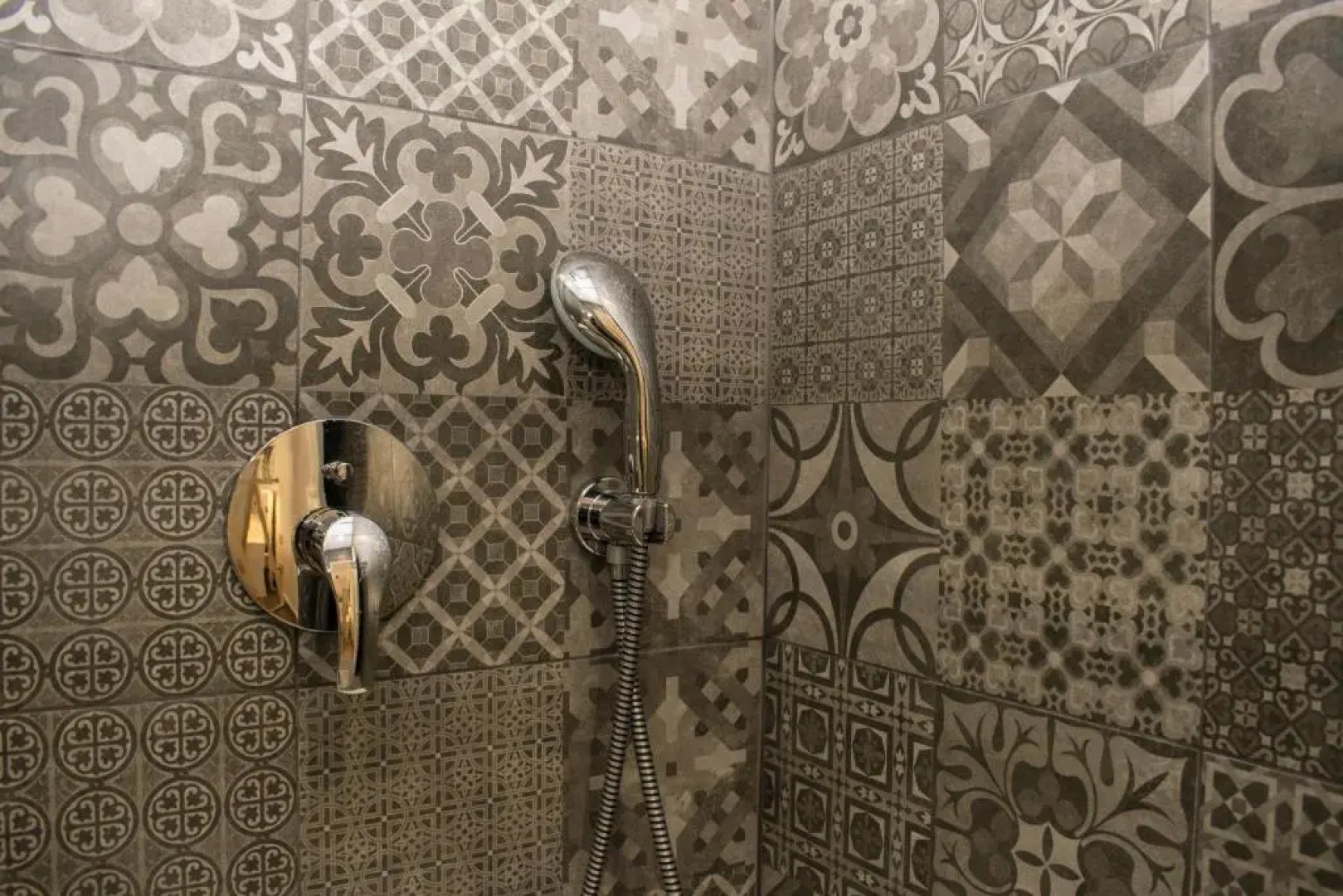 Vincenti Strait Street Suite