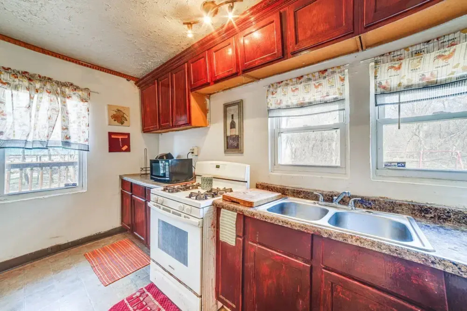 Dog-friendly Michigan City Home - 3 Mi to Beach!