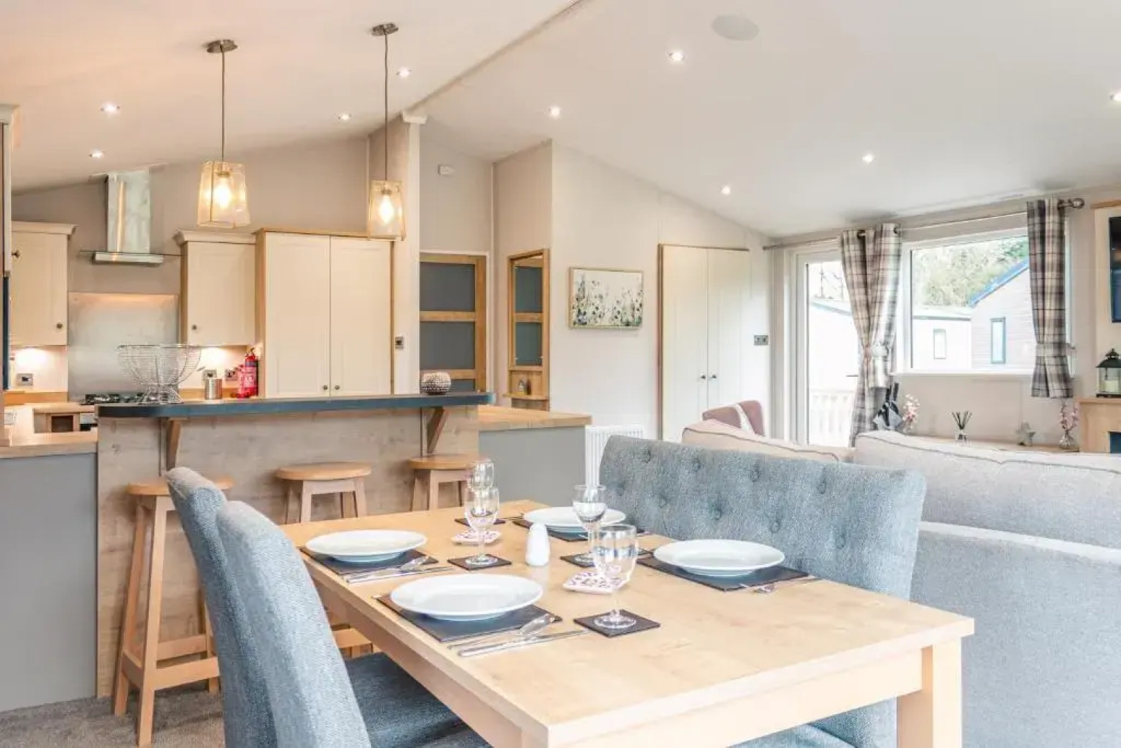 Lavender Lodge with Hot Tub