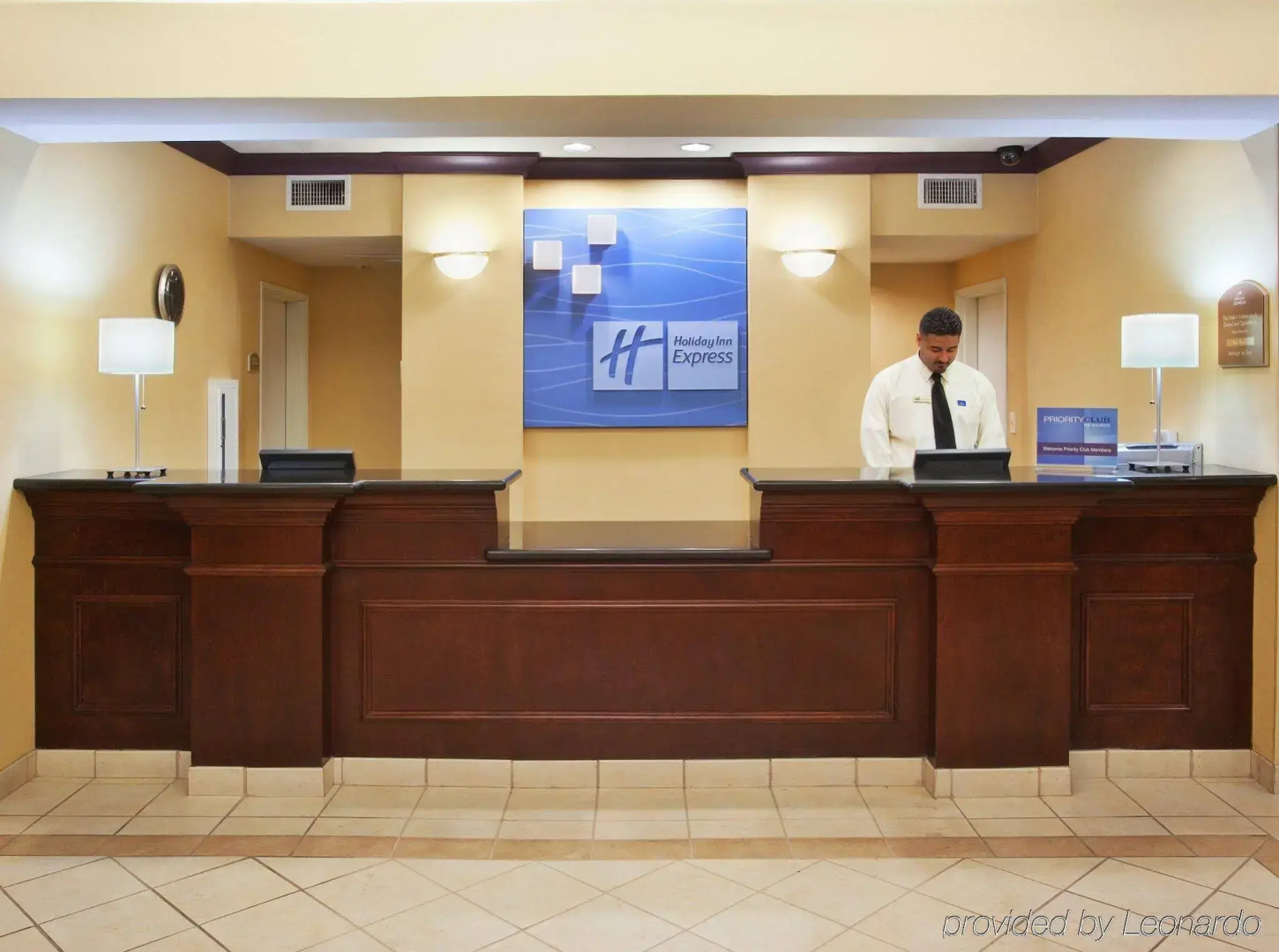 Holiday Inn Express Hotel & Suites River Park by IHG