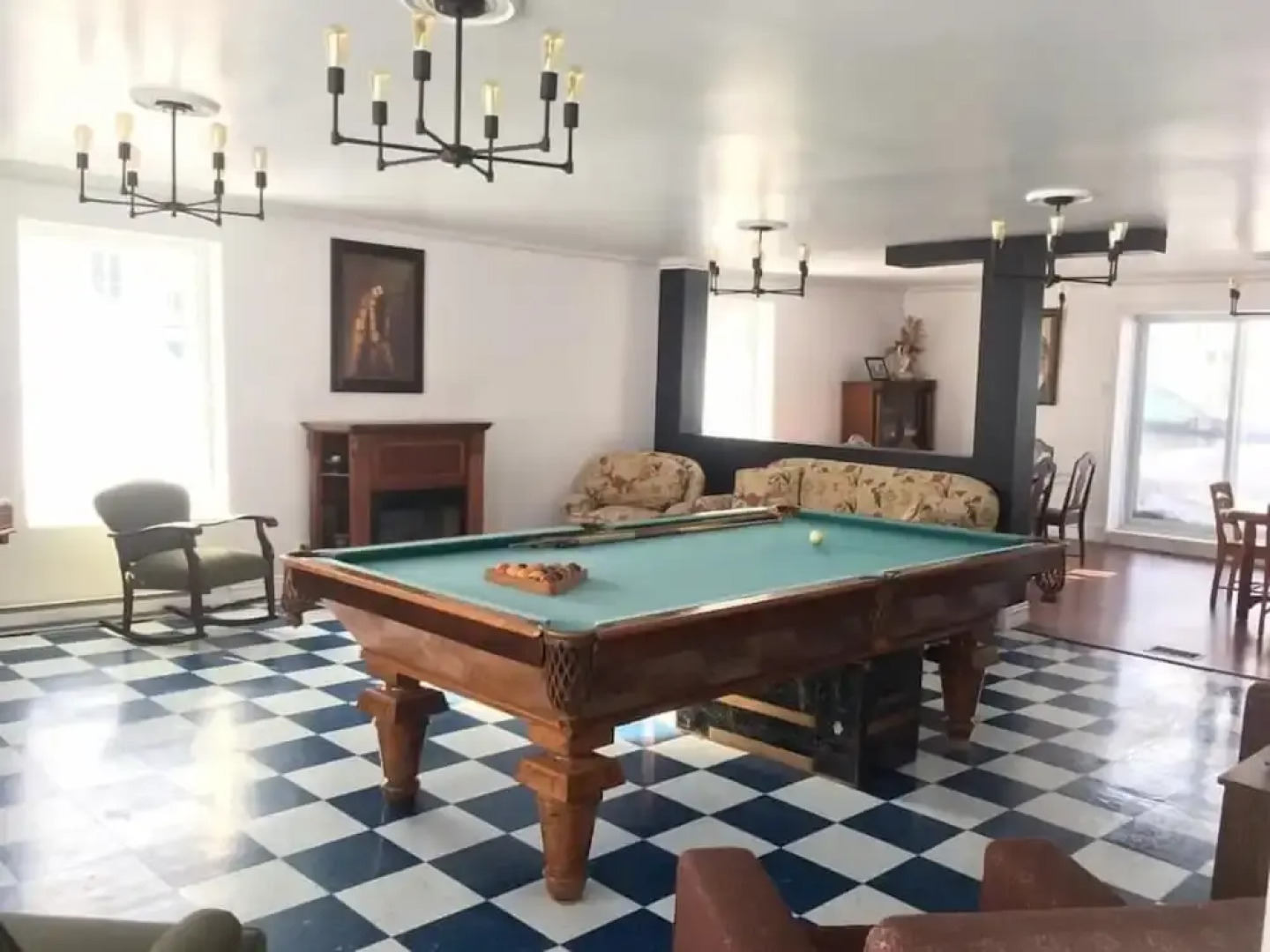 Auberge au toit rouge