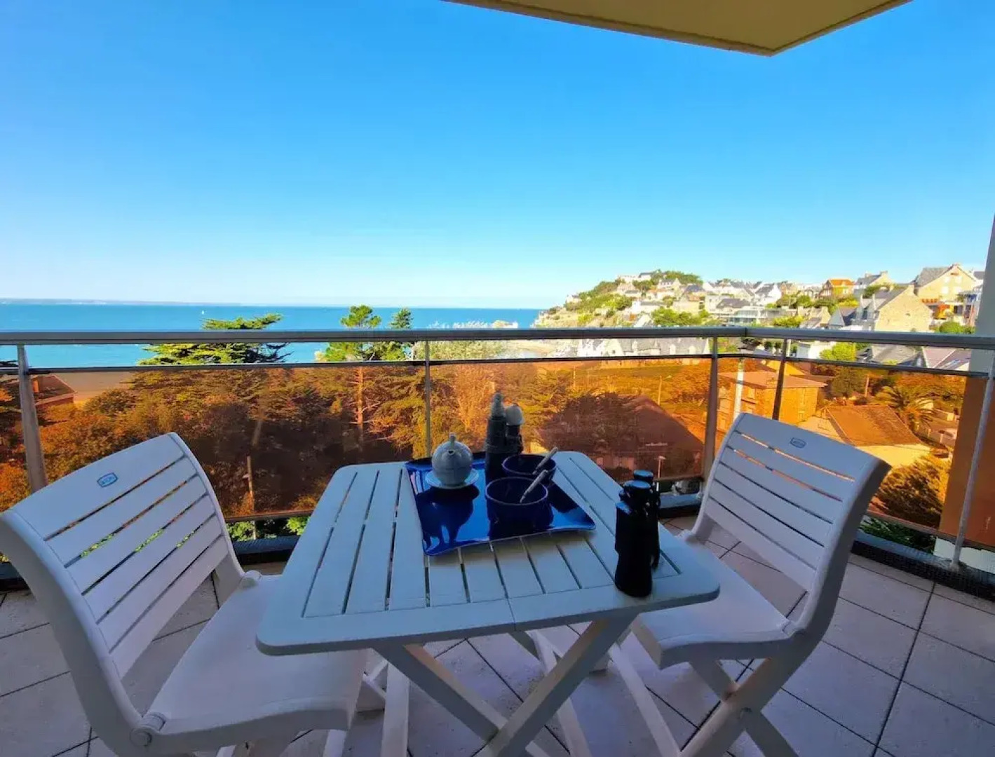 Apartment With sea View Near Beach