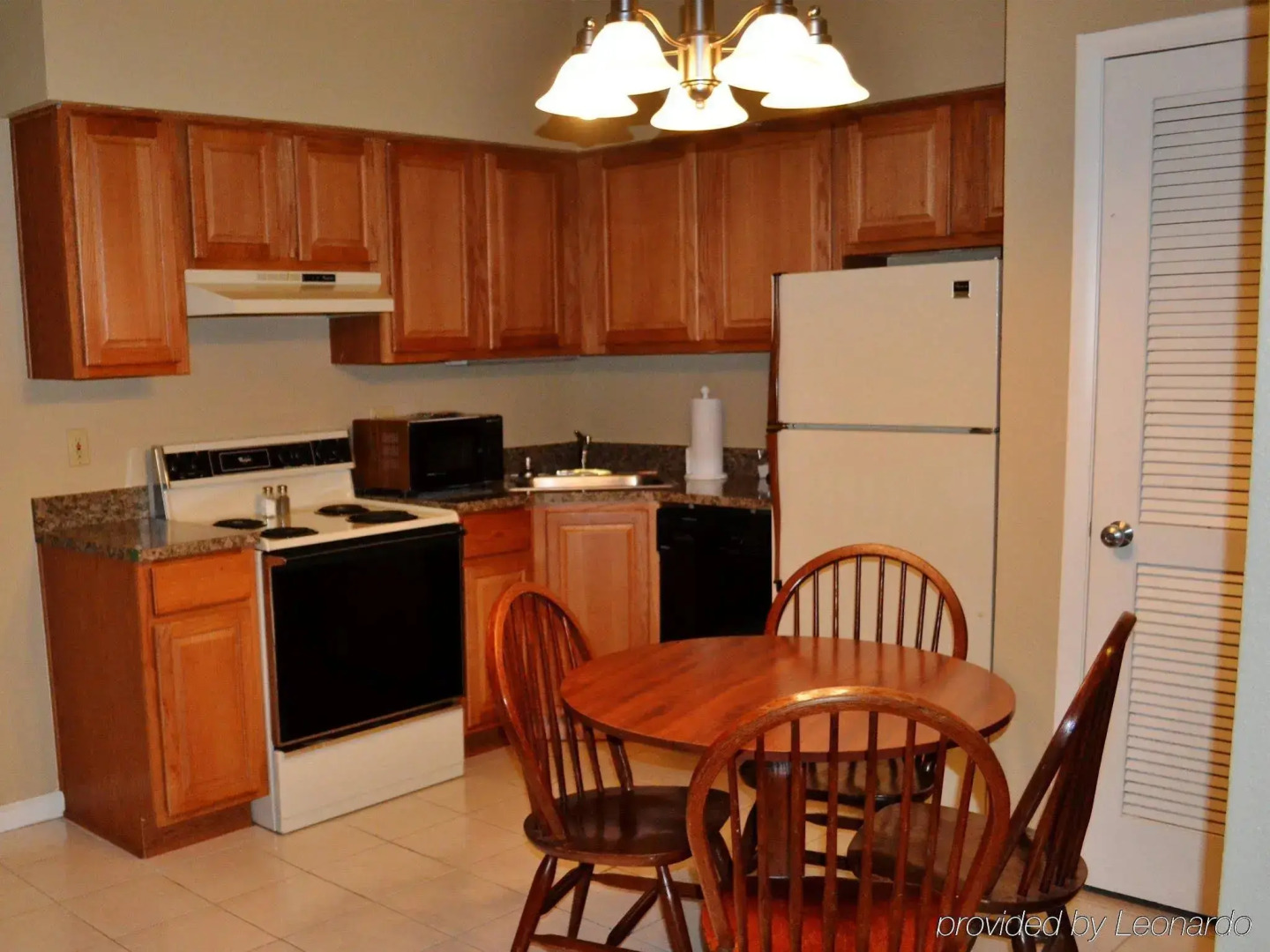 Eastlake Suites Hotel & Conference Center By OYO Urbana