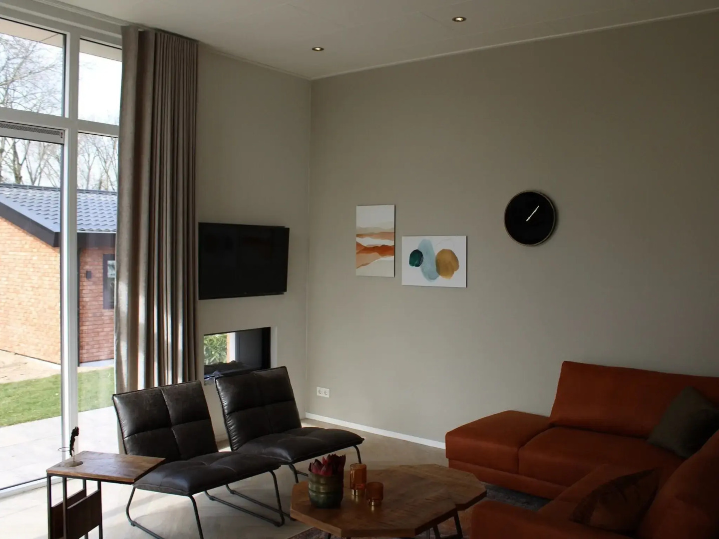 Wellness chalet with a sauna, in a holiday park directly on a recreational lake