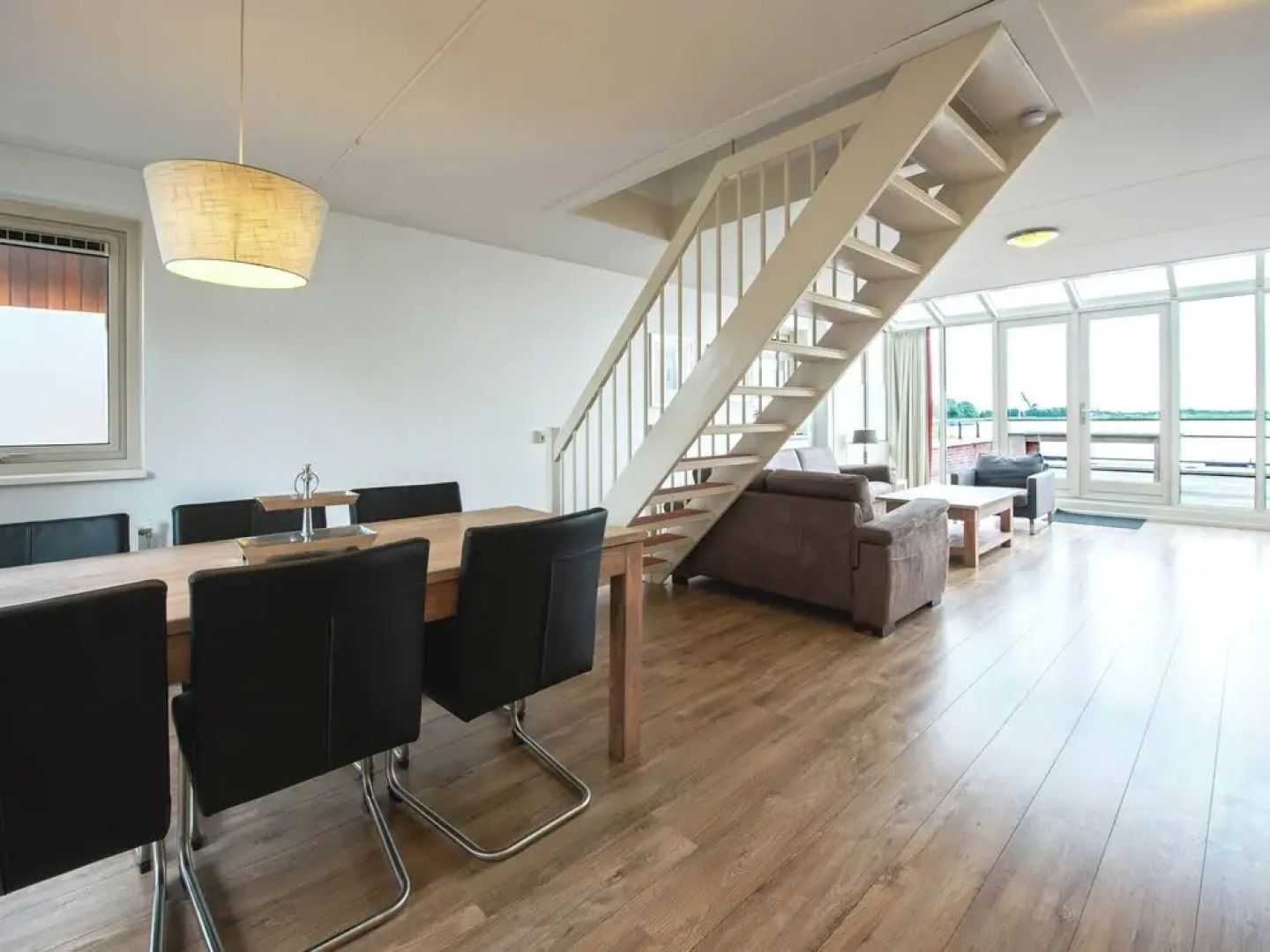 Tidy apartment with dishwasher, close to Amsterdam