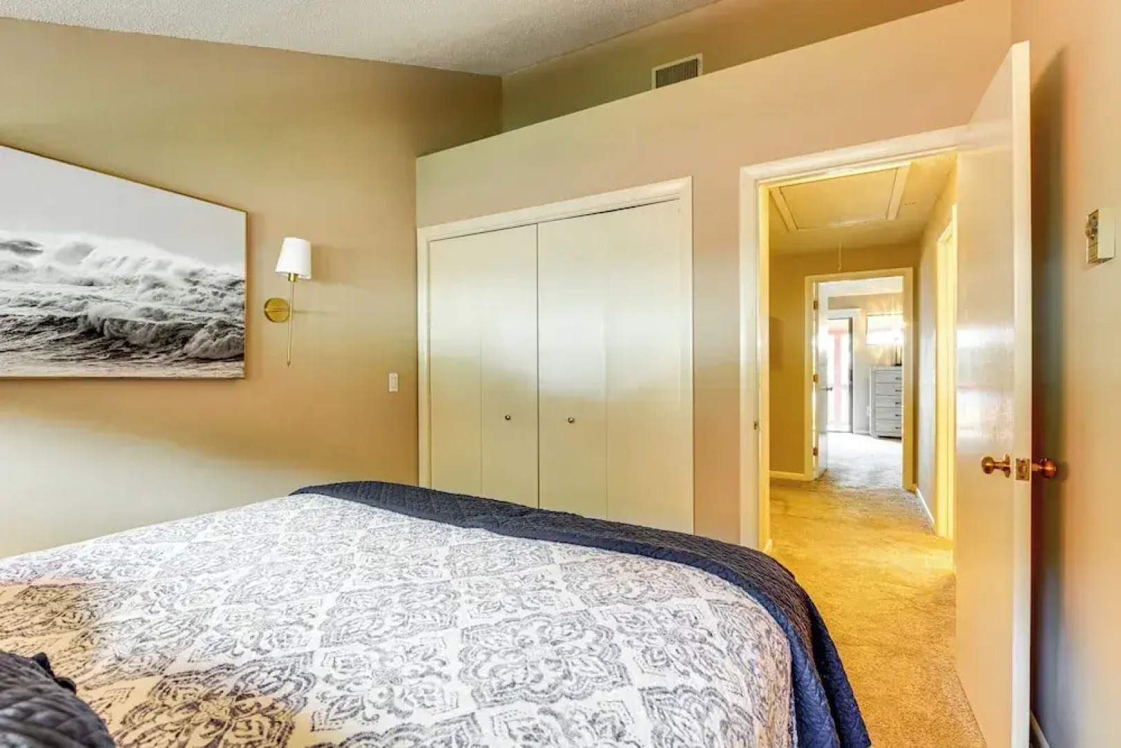 Waterfront Community: Lake Winnipesaukee Retreat!