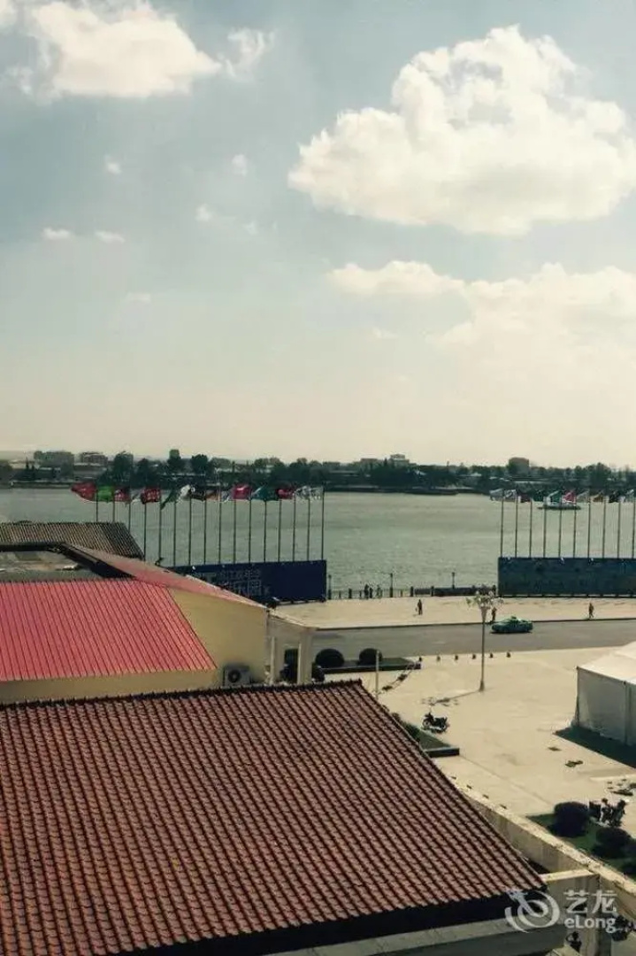 Dandong Jiangbin International Hotel (Yalu River Broken Bridge Scenic Spot Railway Station Branch)