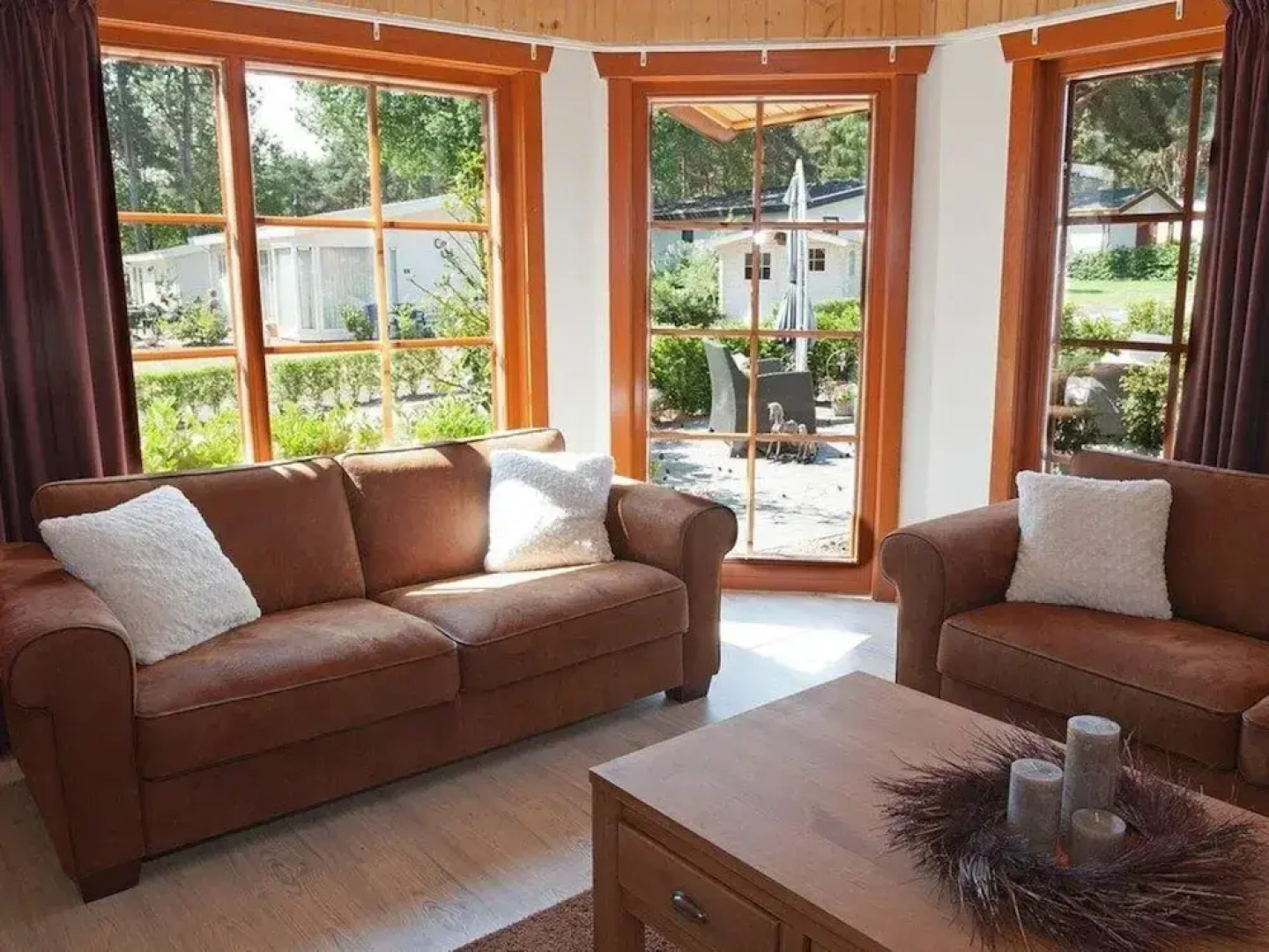 Wooden Chalet With Terrace and Microwave