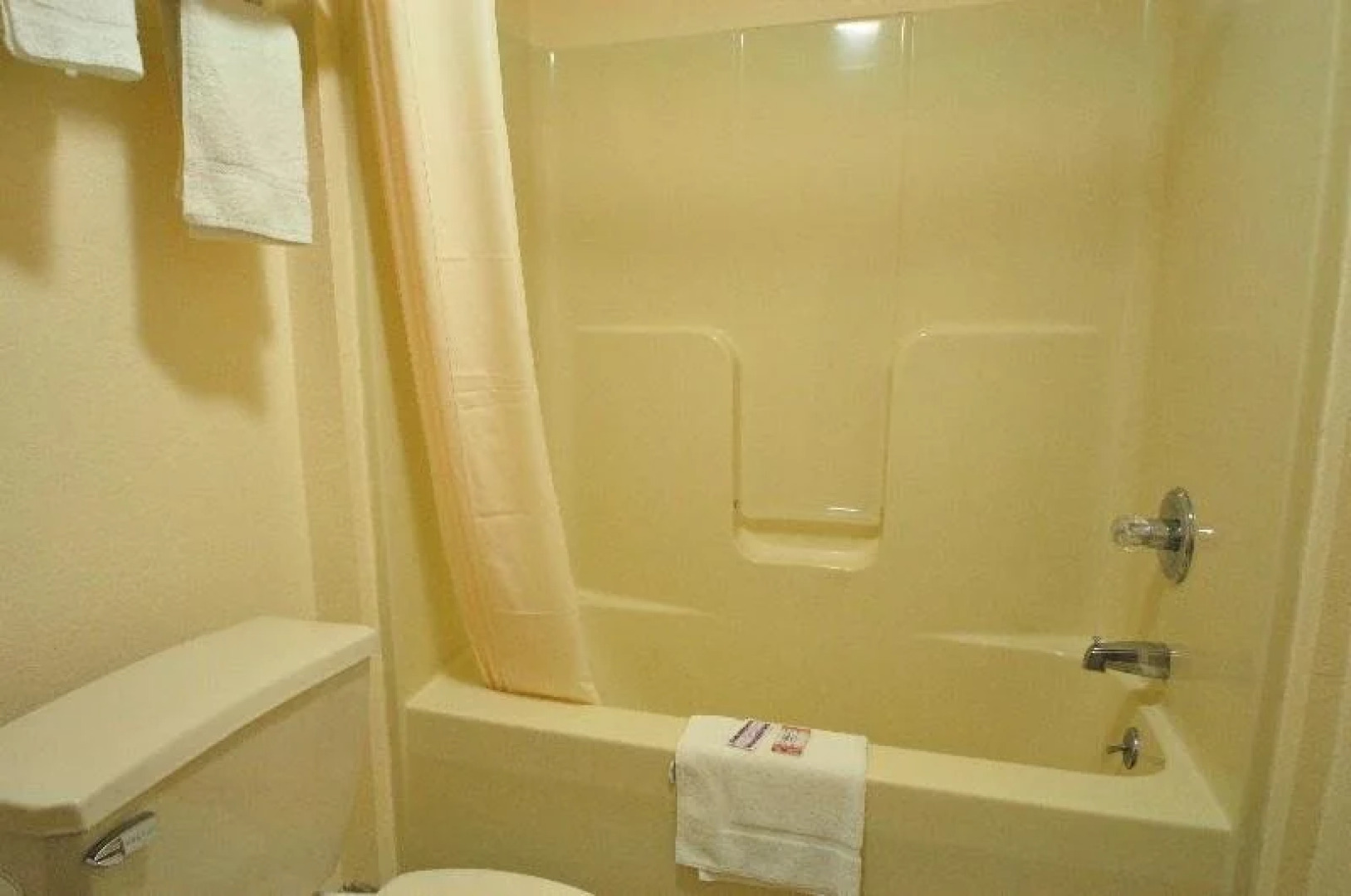 Chaplin Inn & Suites