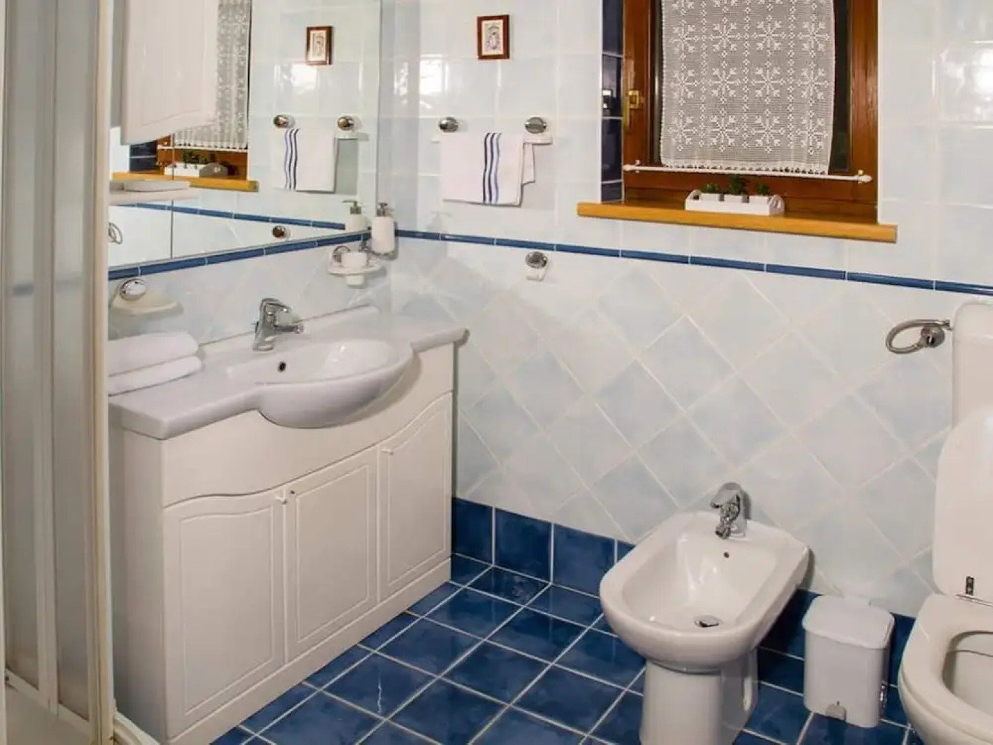 Secluded Holiday Home with Hot Tub in Kozji Vrh