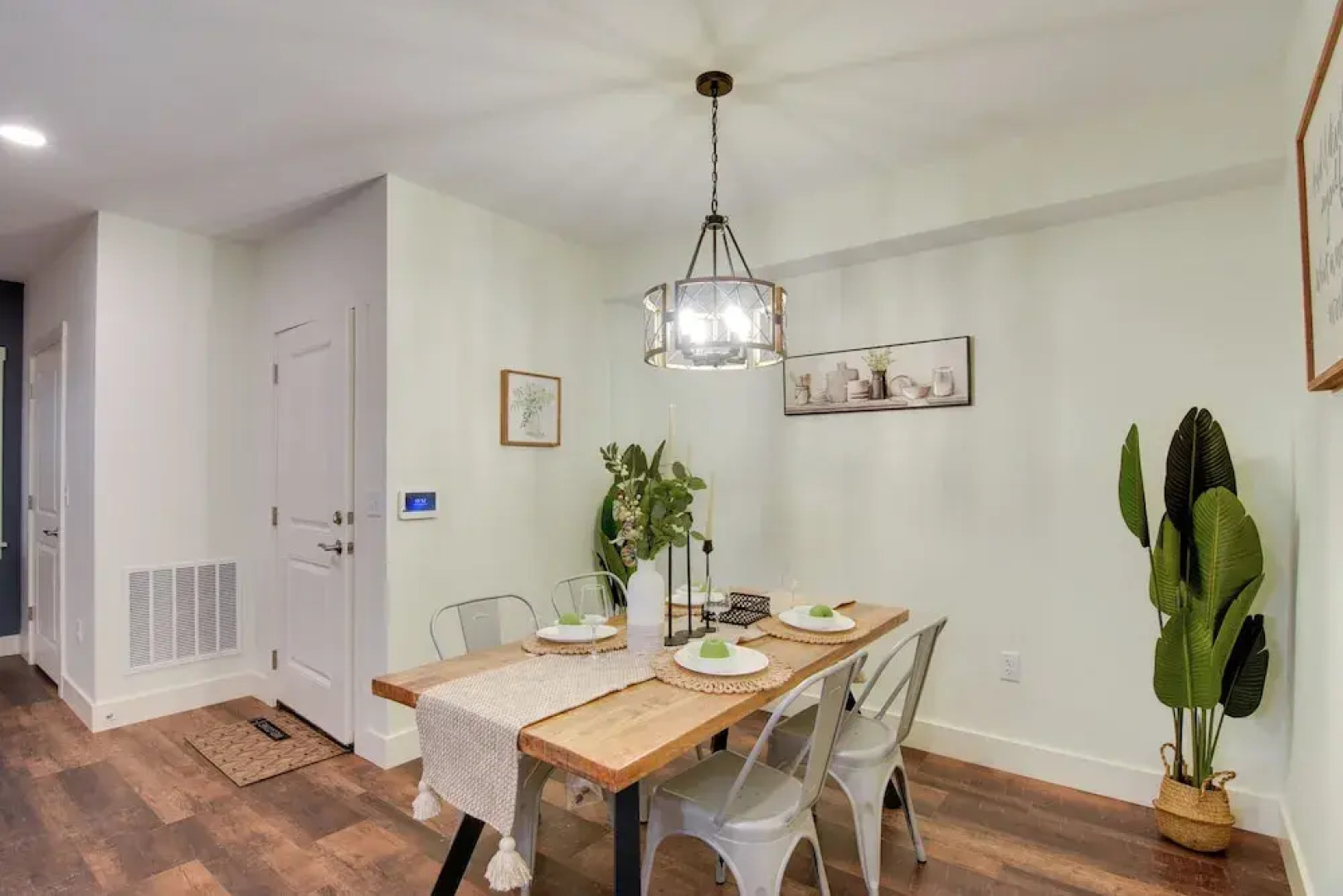 Walk to Lititz Springs Park: Dtwn Apt!