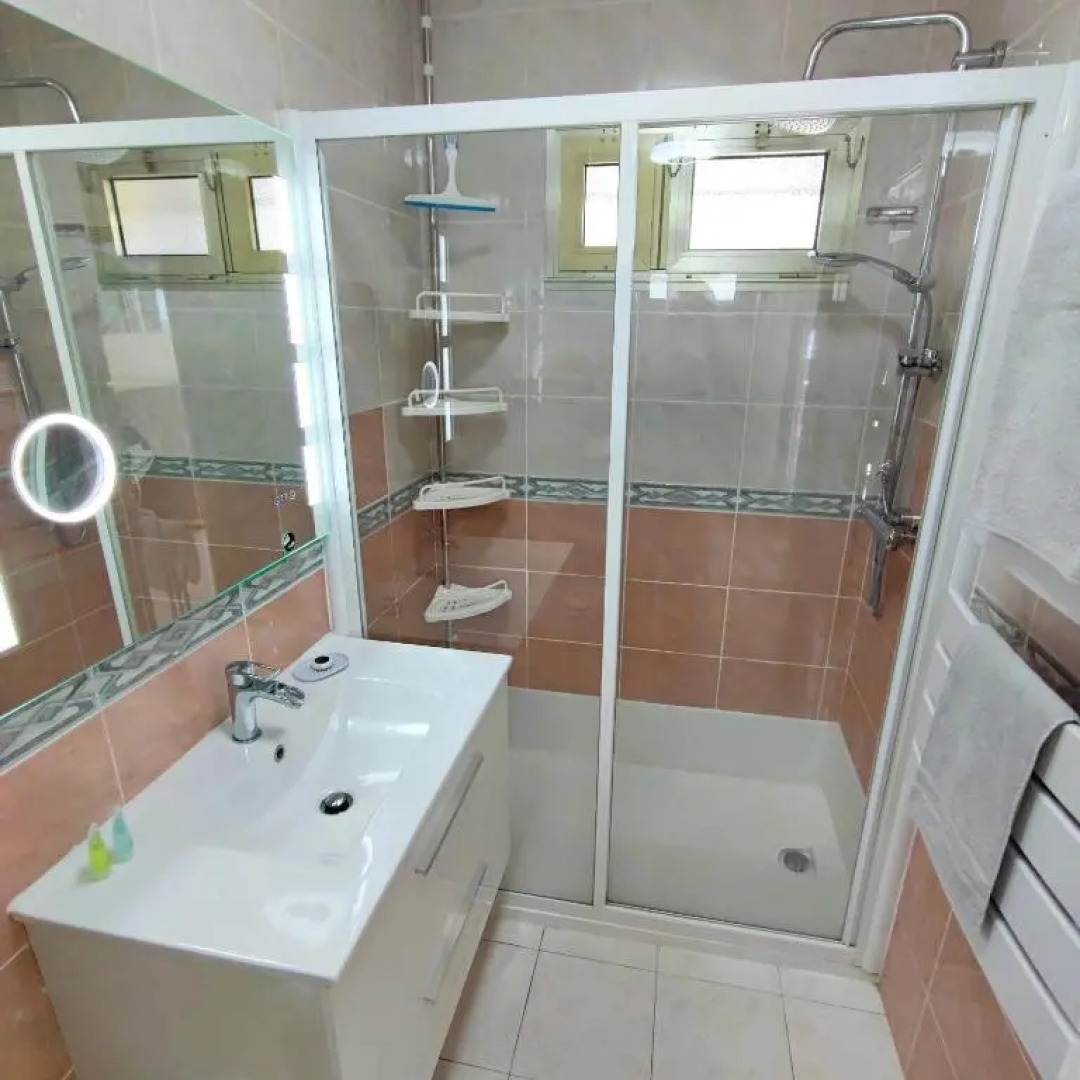 Grand studio bord de mer- accès direct aux plages