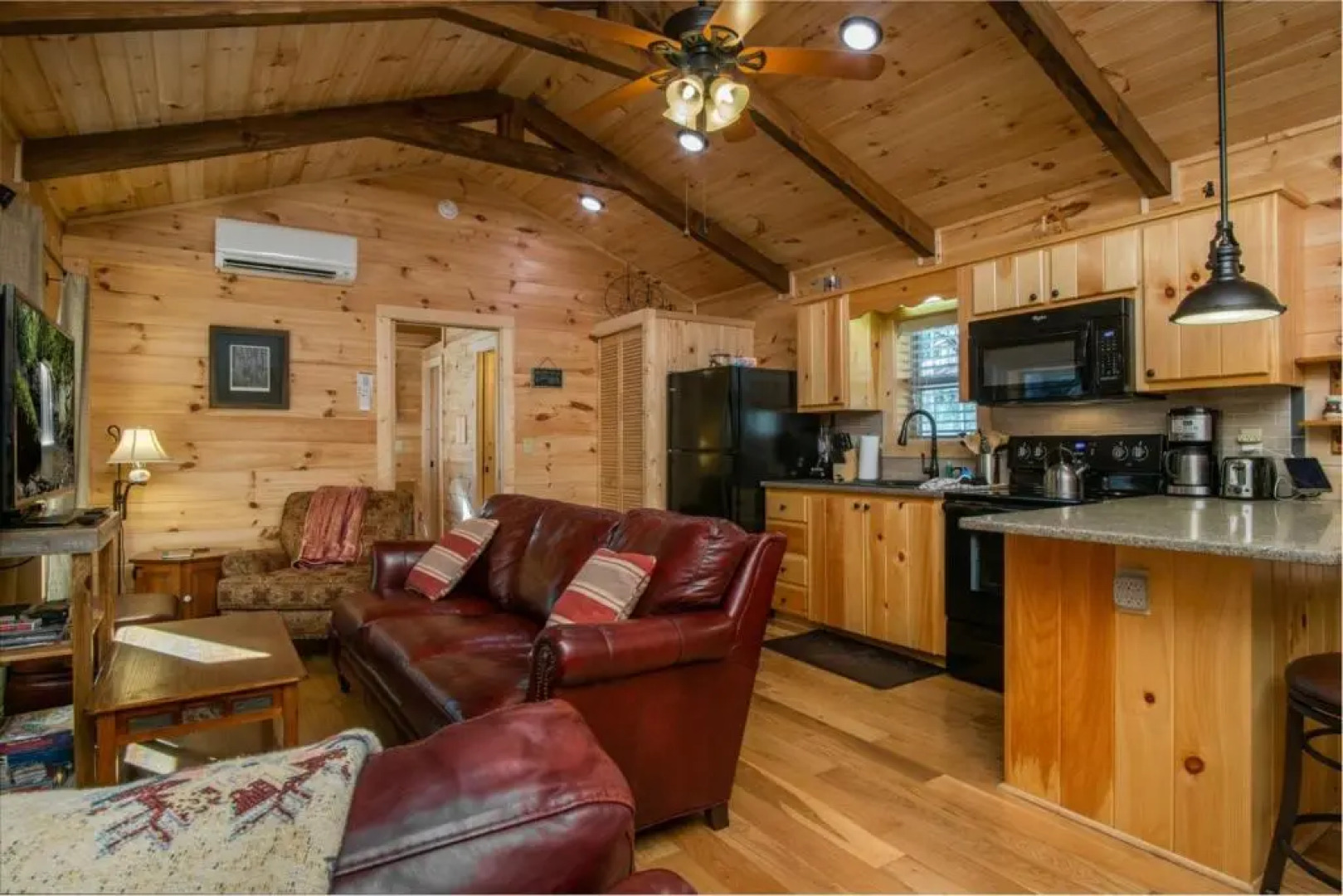 Creekside Log Cabin in Pisgah Forest