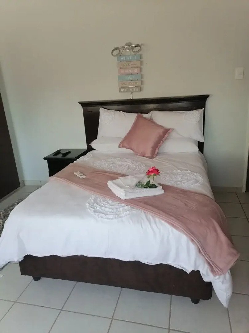 Rose and Thorn Guesthouse - Adults Only