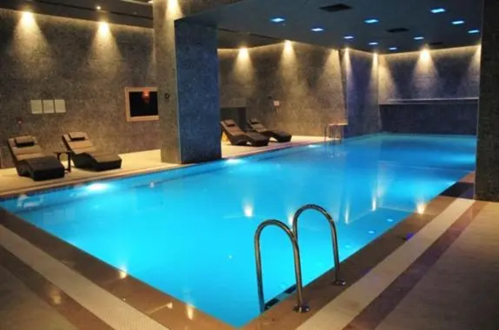 Luxury Residence in 5 star Hotel for Professionals