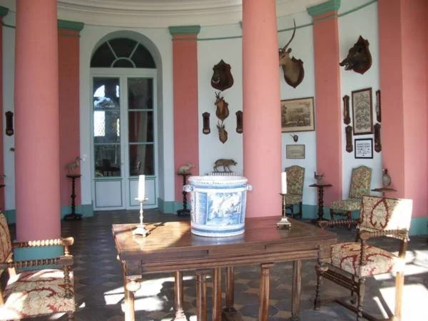 Pavillion du Chateau de Saint Augustin