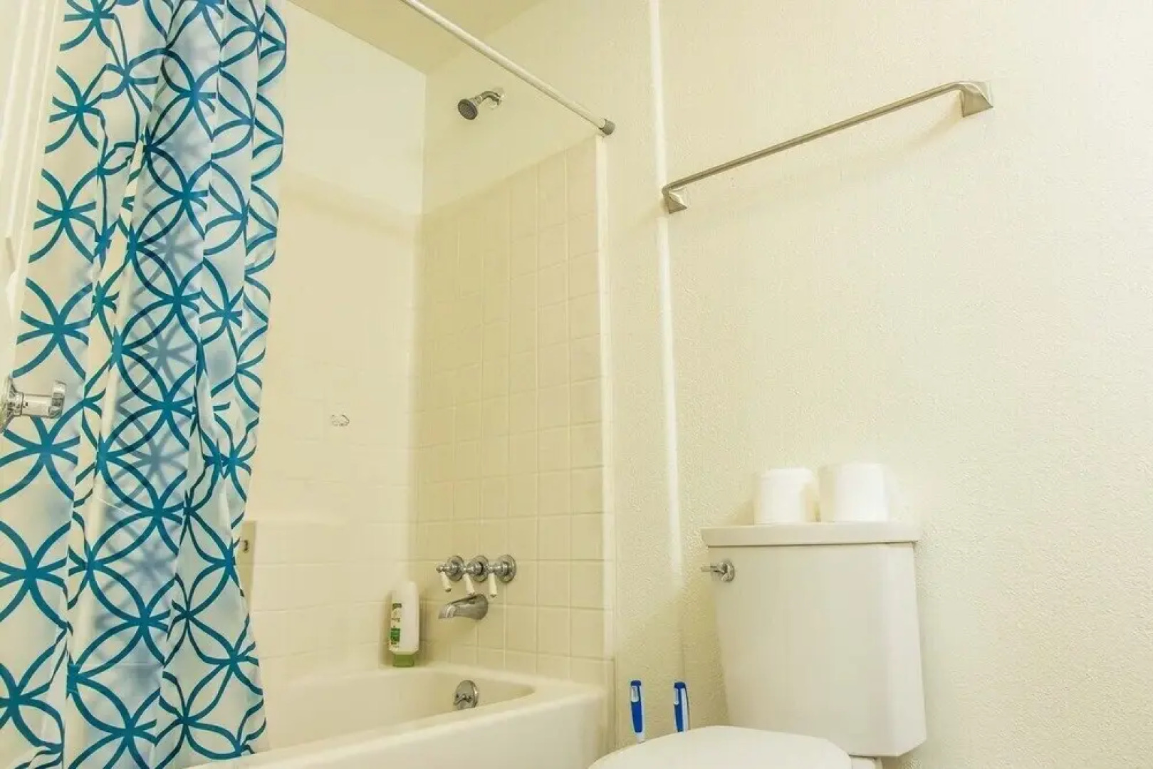 Cozy Oakland 2 Bedroom w/ Backyard