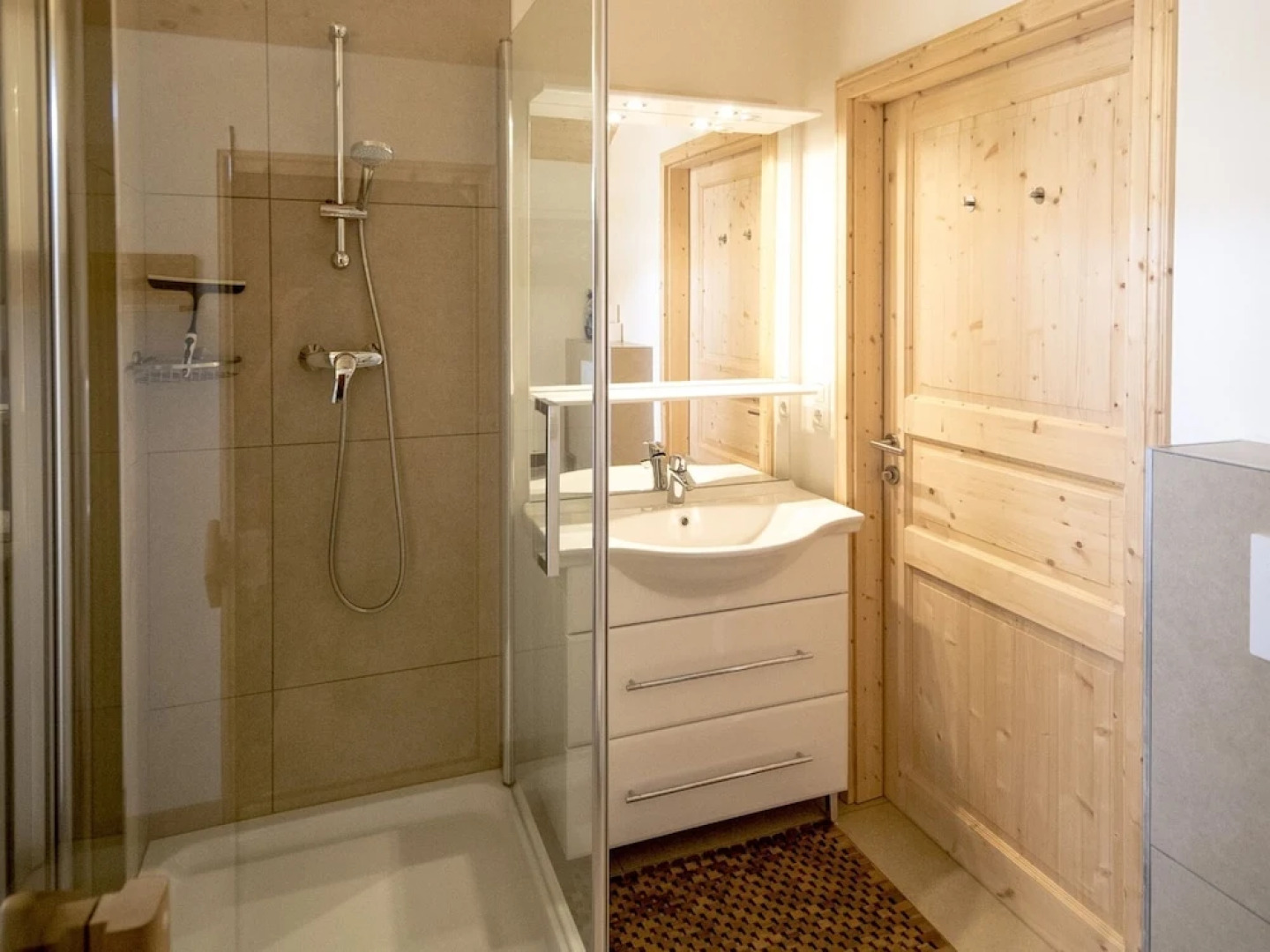 Lovely Chalet With Whirlpool