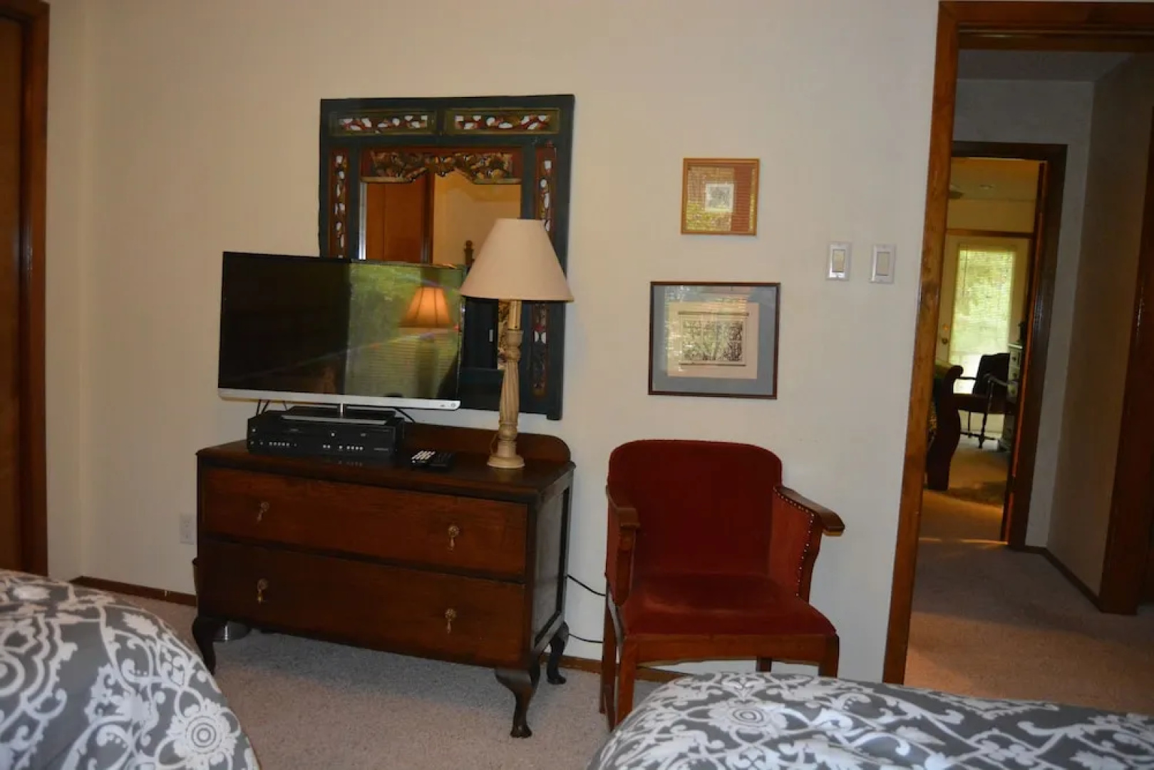 Forest view, log-sided two bedroom, two bath condo on Lake Ouachita. by RedAwning