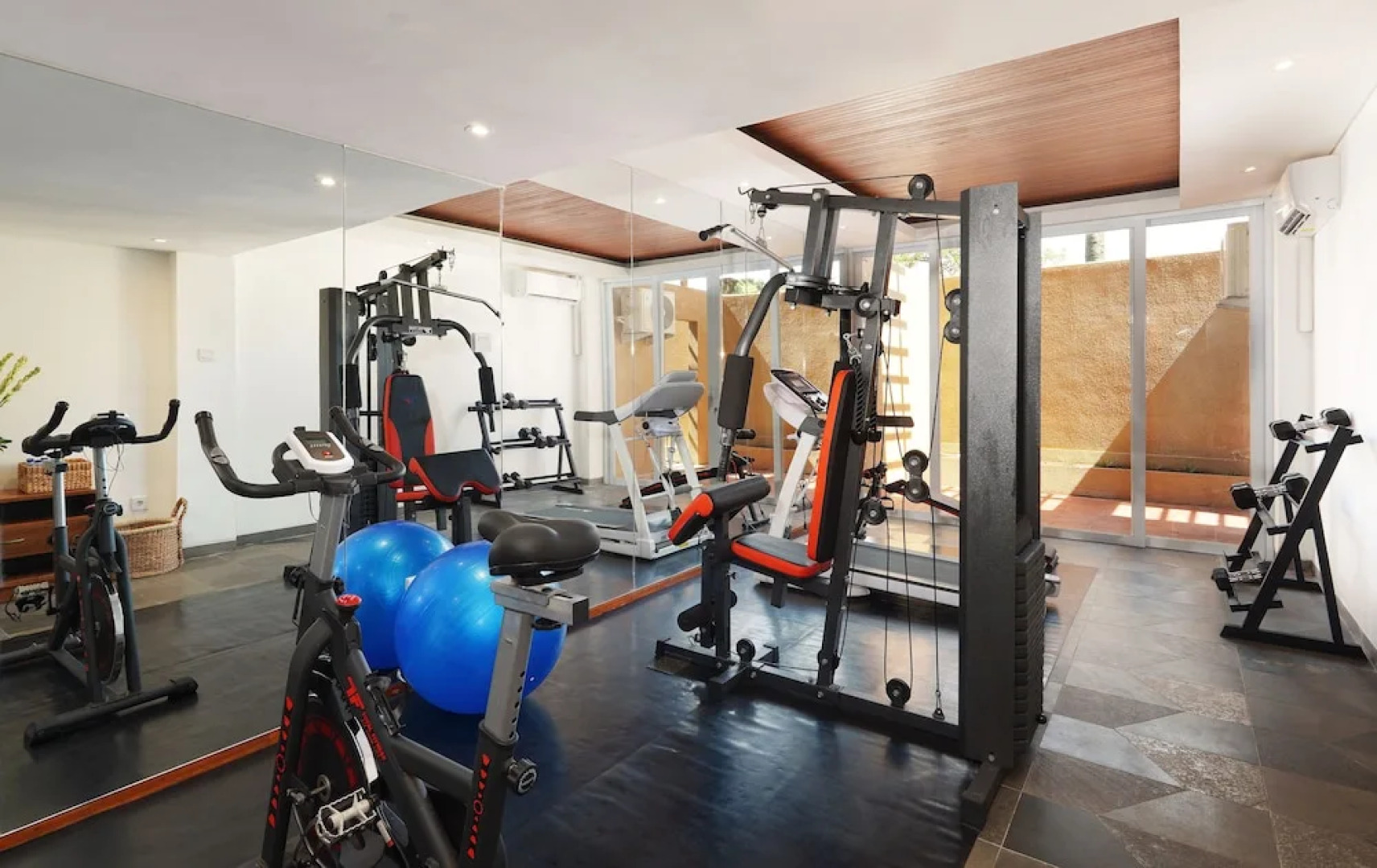 Exquisite Oceanfront 1 Br Villa in Seminyak