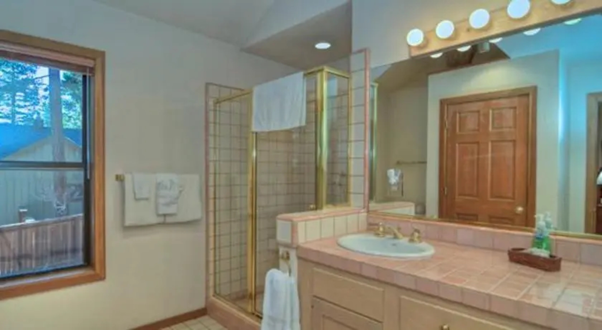 RedAwning Easy Access to Burnt Cedar Beach