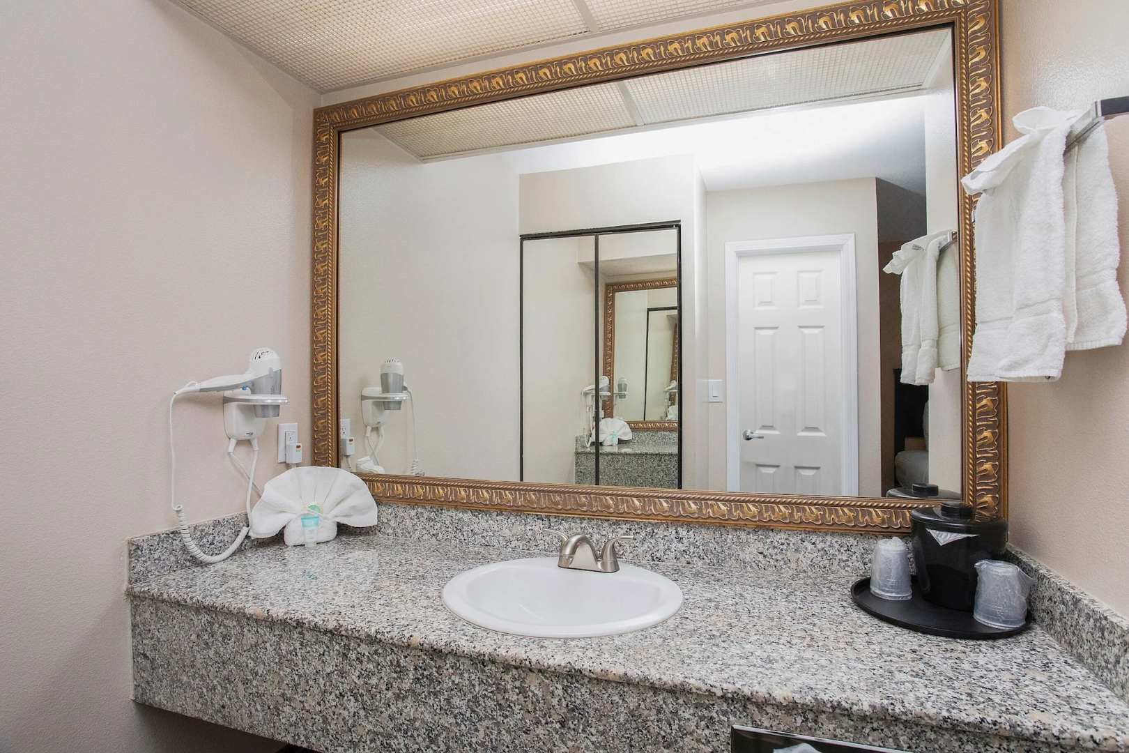 Stanford Inn & Suites Anaheim
