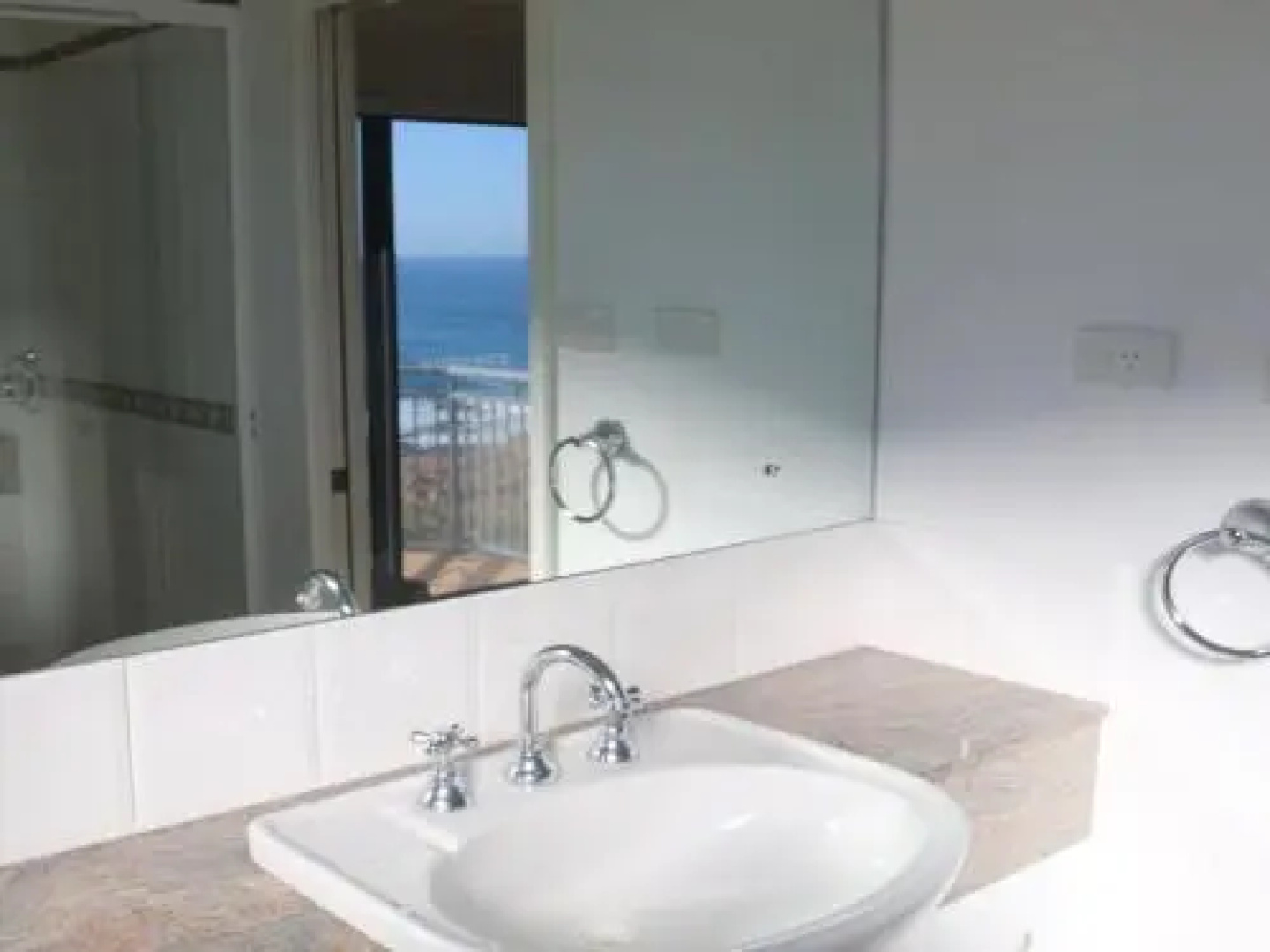Ocean Views' 4 Ocean Street - air conditioned luxury with beautiful ocean views