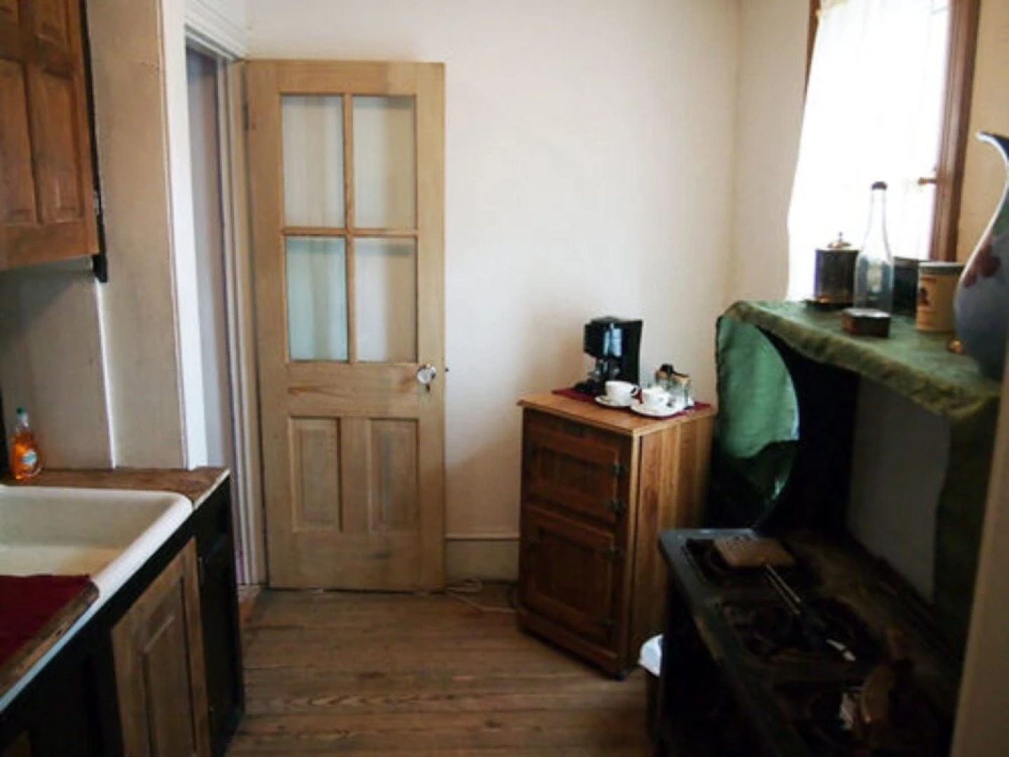 The Maid's Quarters Bed Breakfast & Tearoom