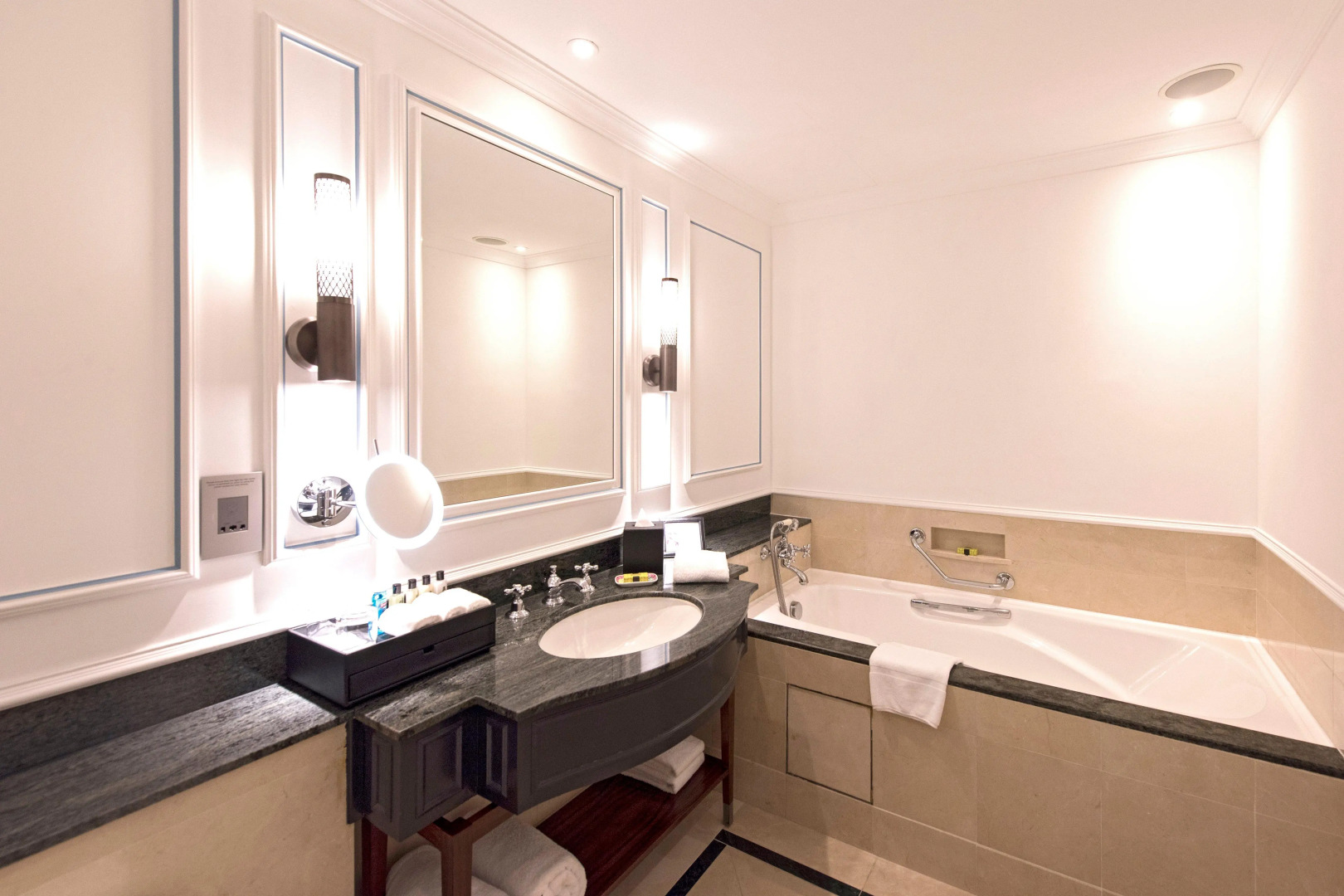 Отель Frasers House, a Luxury Collection