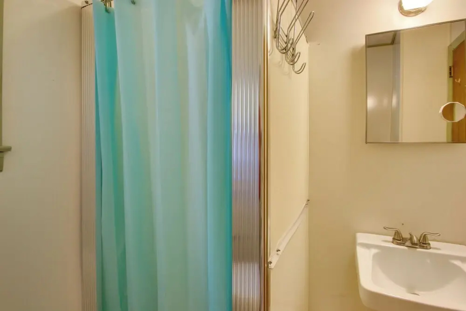 'the Birches' Raymond Getaway w/ Beach & Boat Dock