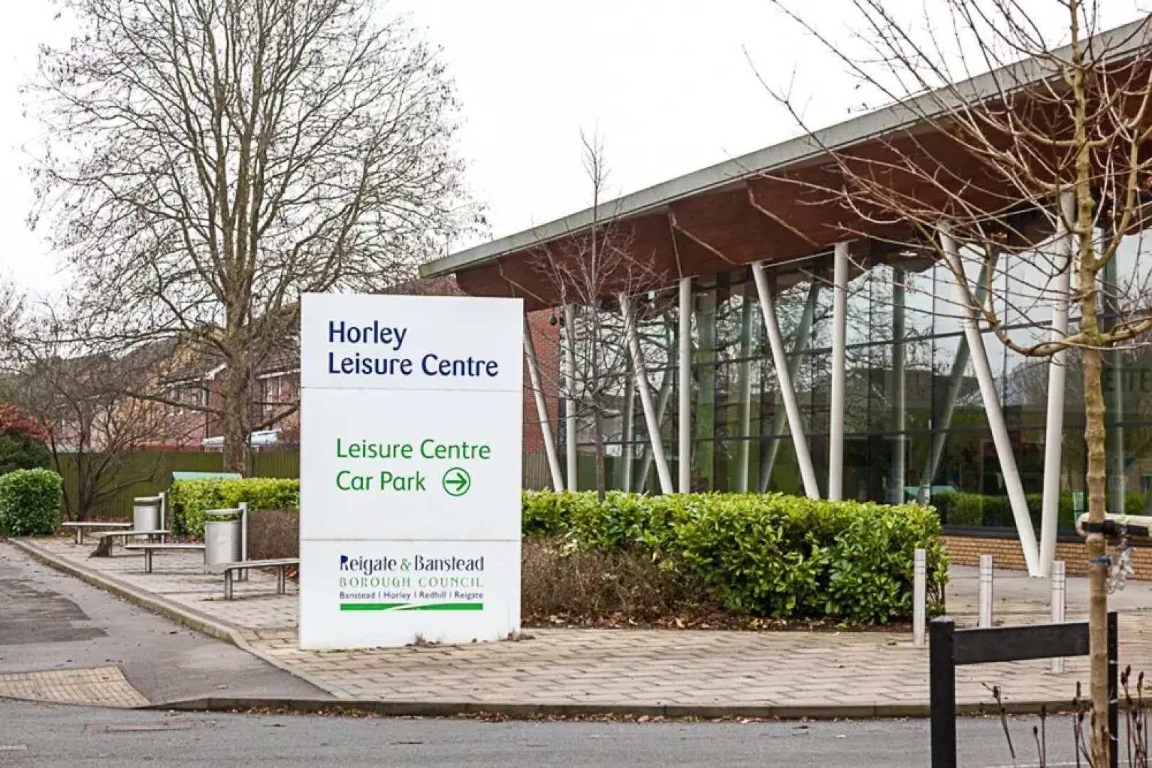 Gatwick Place- Spacious 4 Bedroomed House With Private Parking