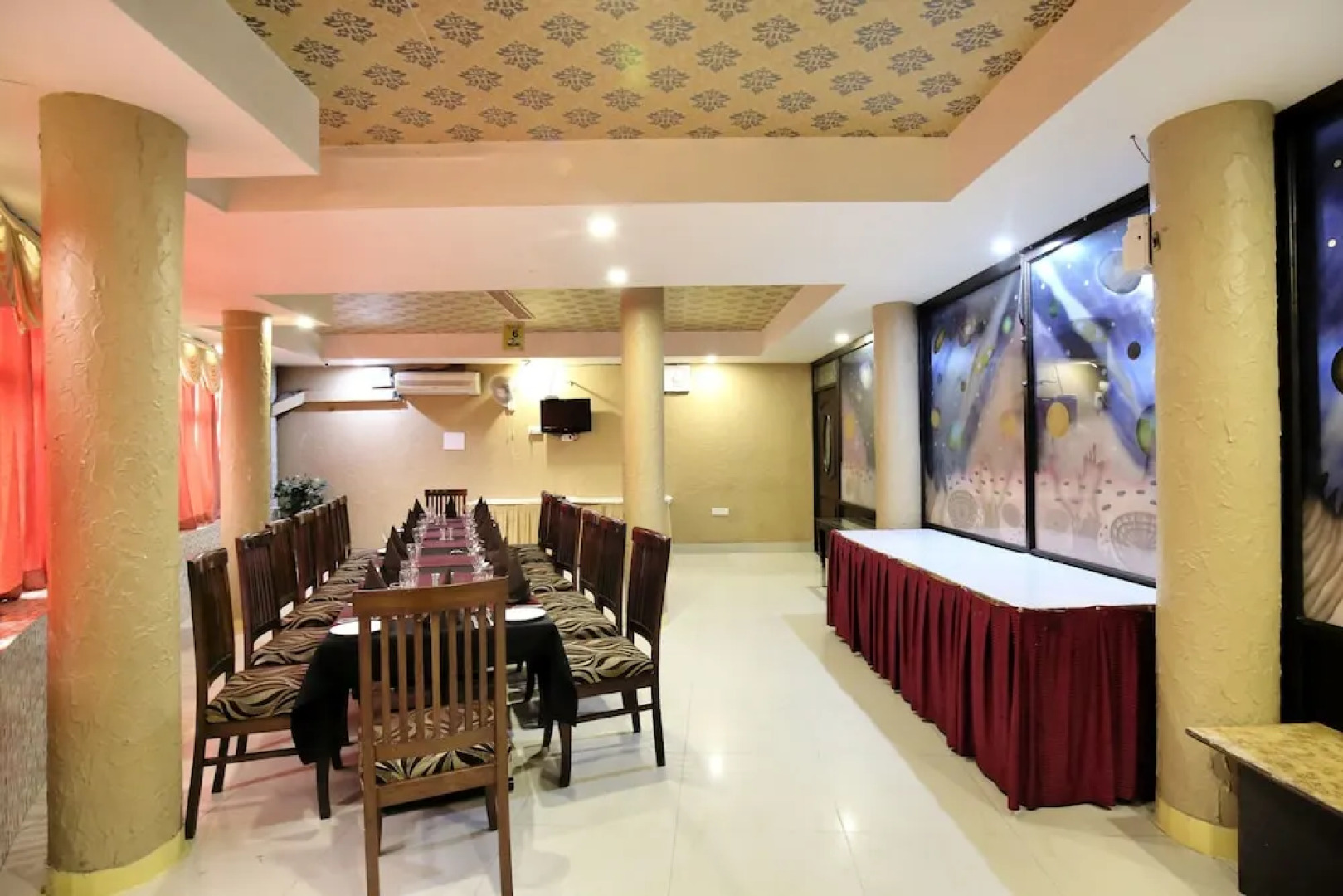 Capital O 4963 Hotel Inderprasth