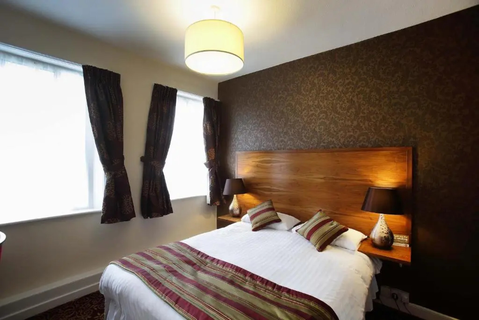 The Three Tuns Hotel Wetherspoon