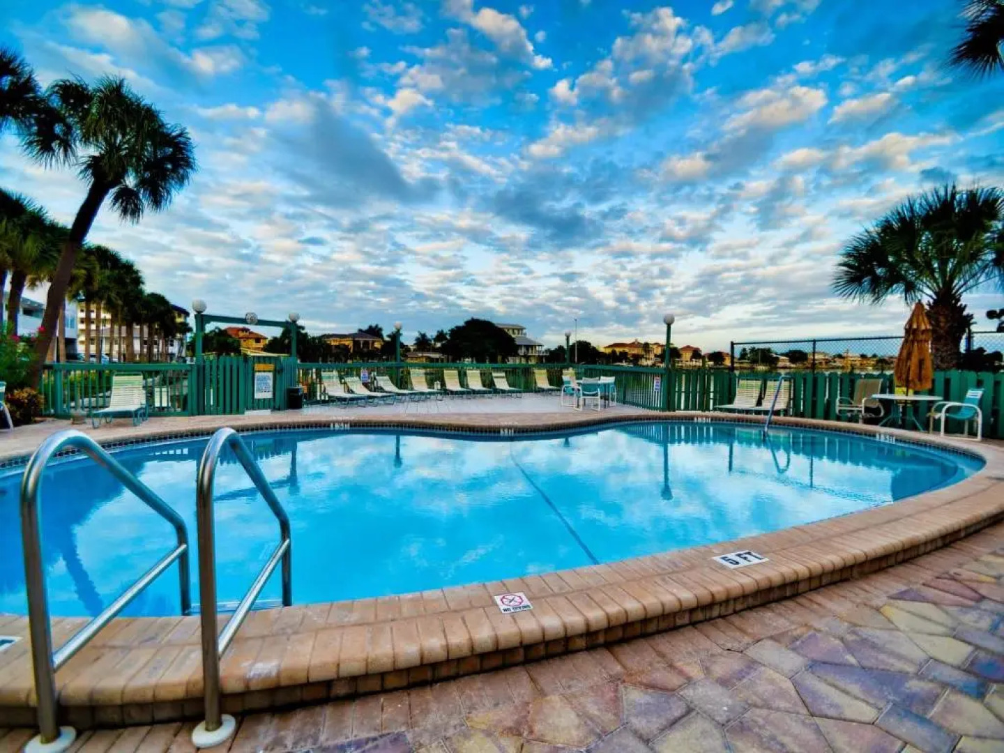 Dockside Condos 602 Waterfront Condo 437