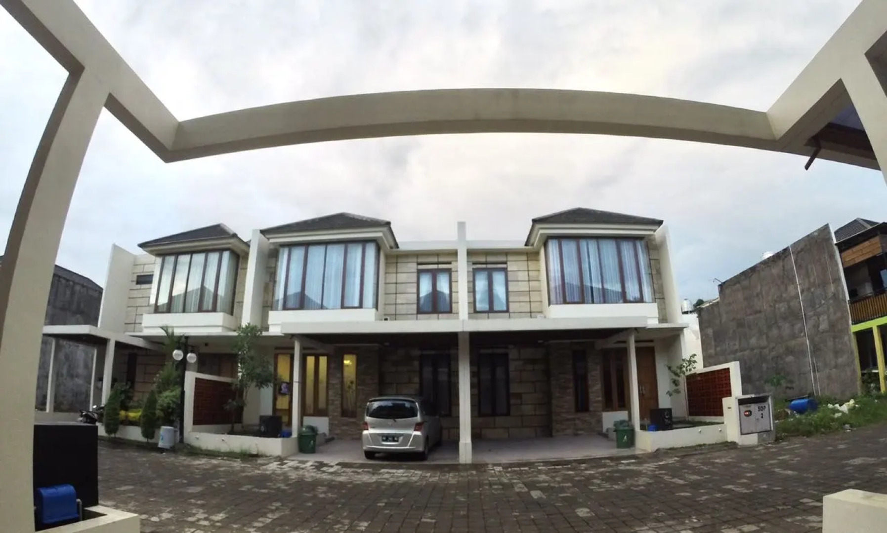 Padma Laguna Guest House