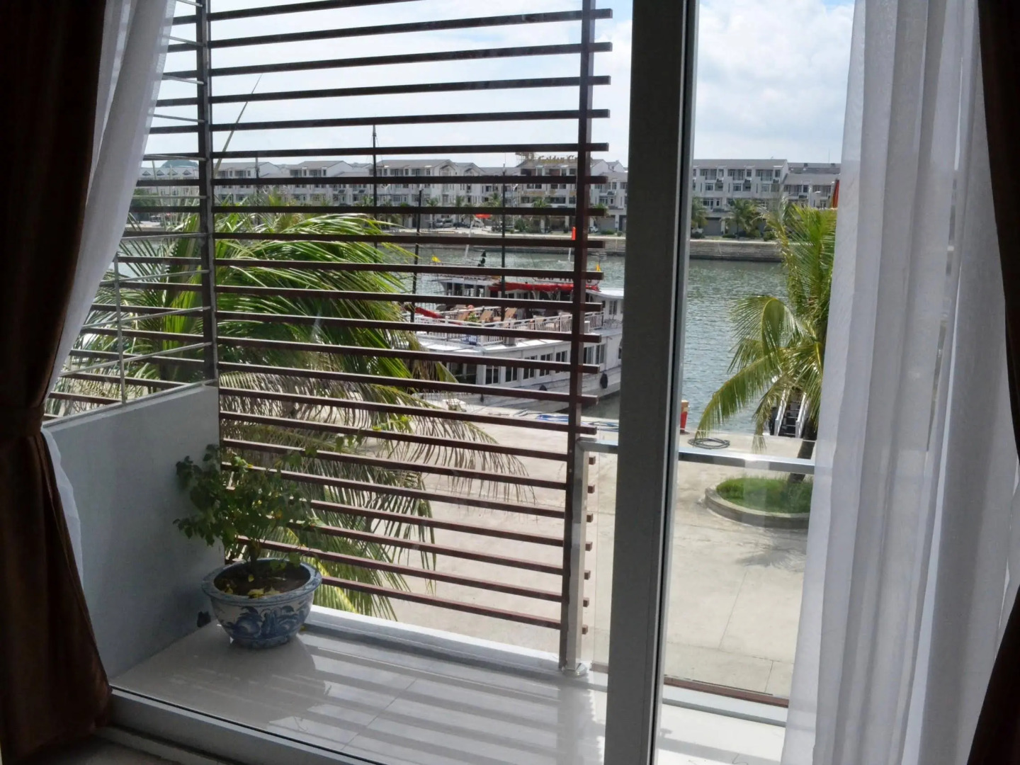 Seaside Tuan Chau Hotel