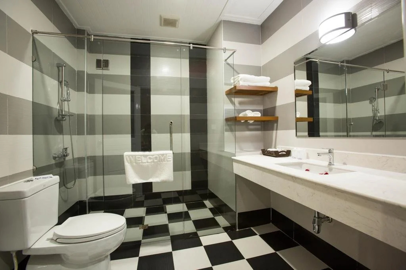 Shan Shwe Myanmar Hotel