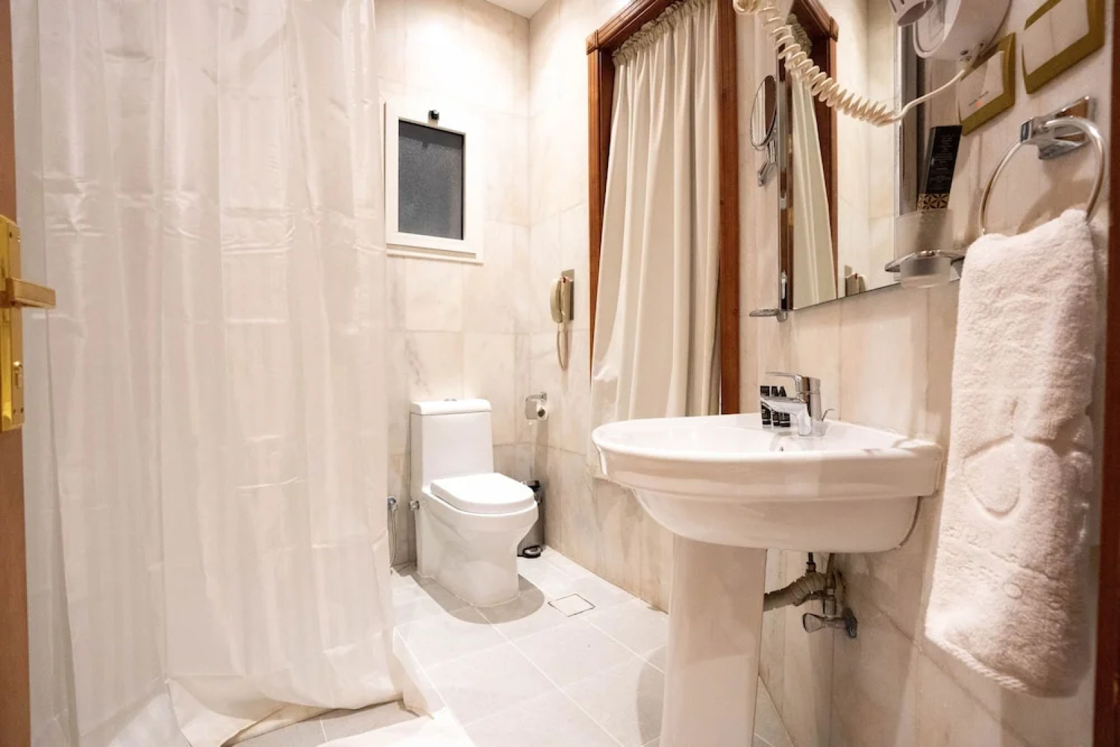 Platinum Alkhamseen Serviced Apartments
