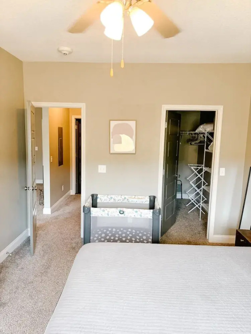 West Des Moines- Garage Gym Pool Jordan Creek