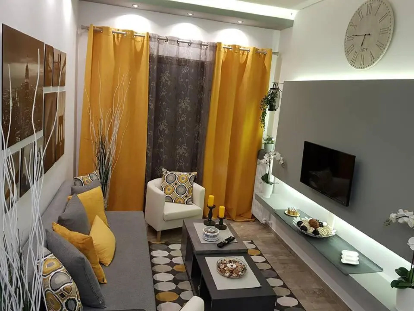 'Golden Aurora' Apartment With Elegant Style