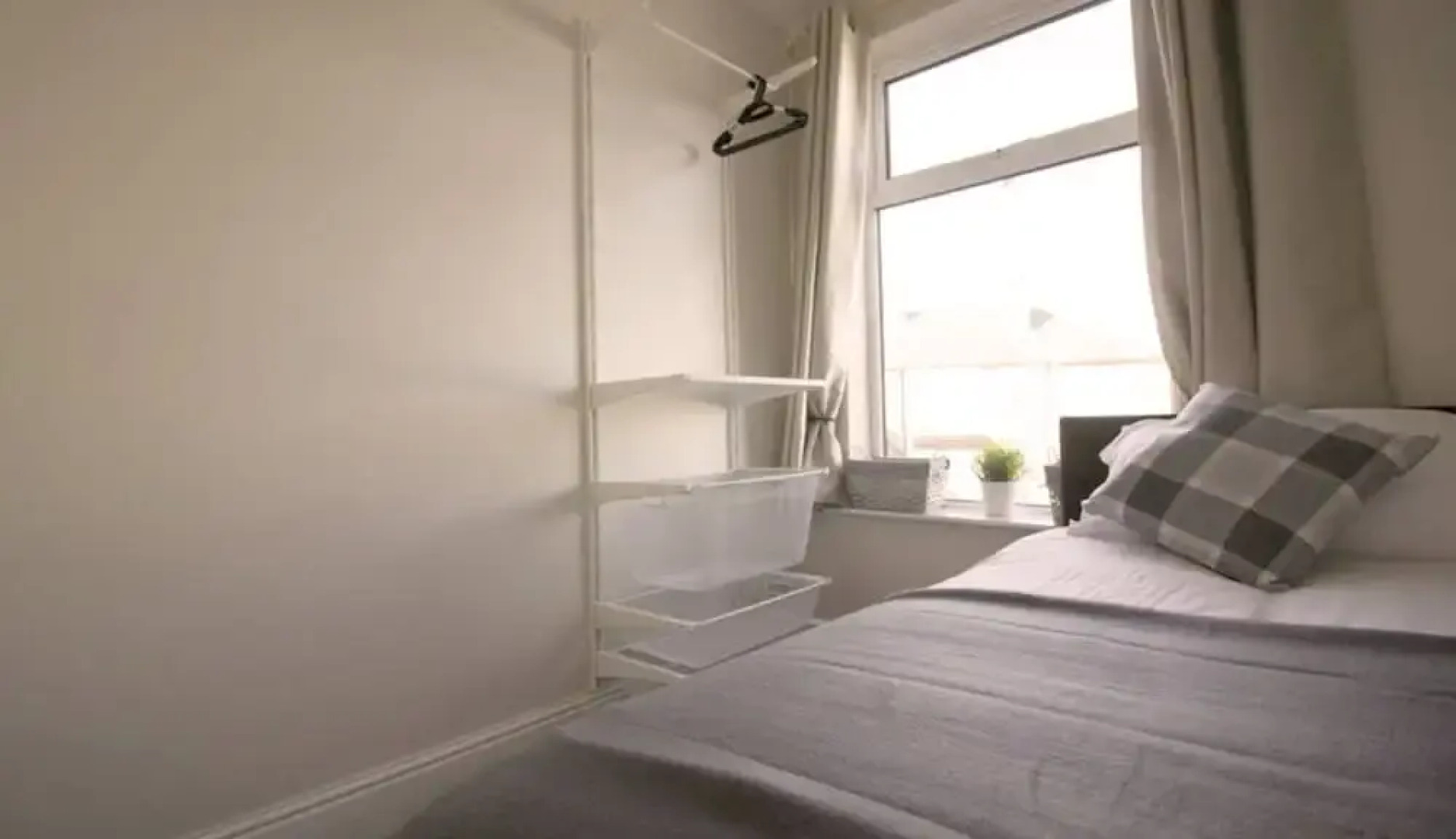 RoomTel - Brook House