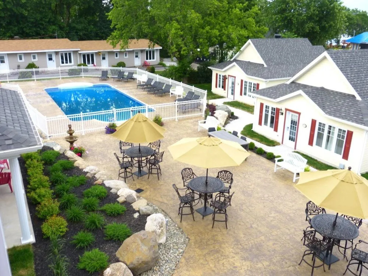 LAuberge du Lac Champlain, Chalet et Spa