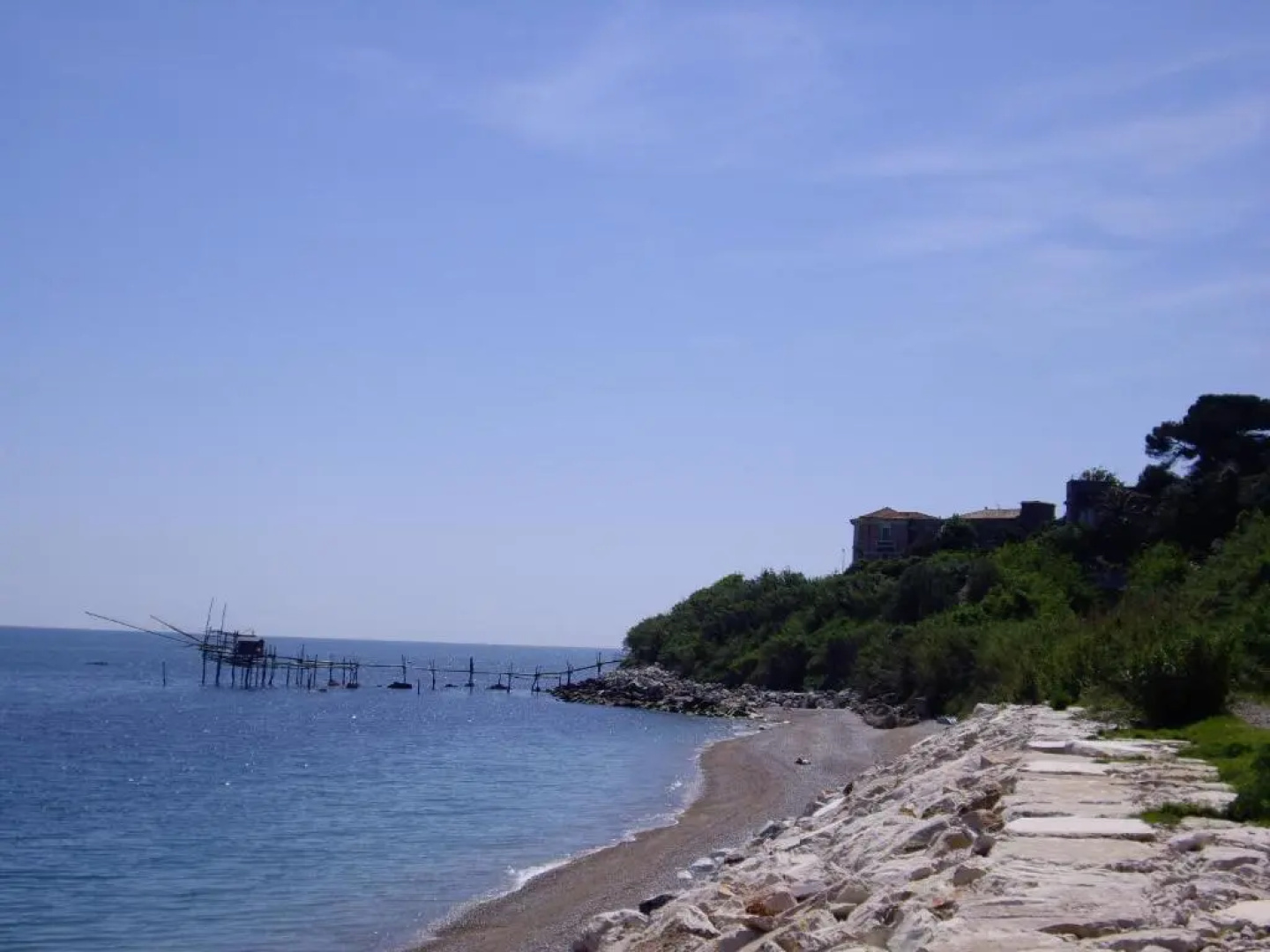 Sea view apartment 10 minute walk to the sea